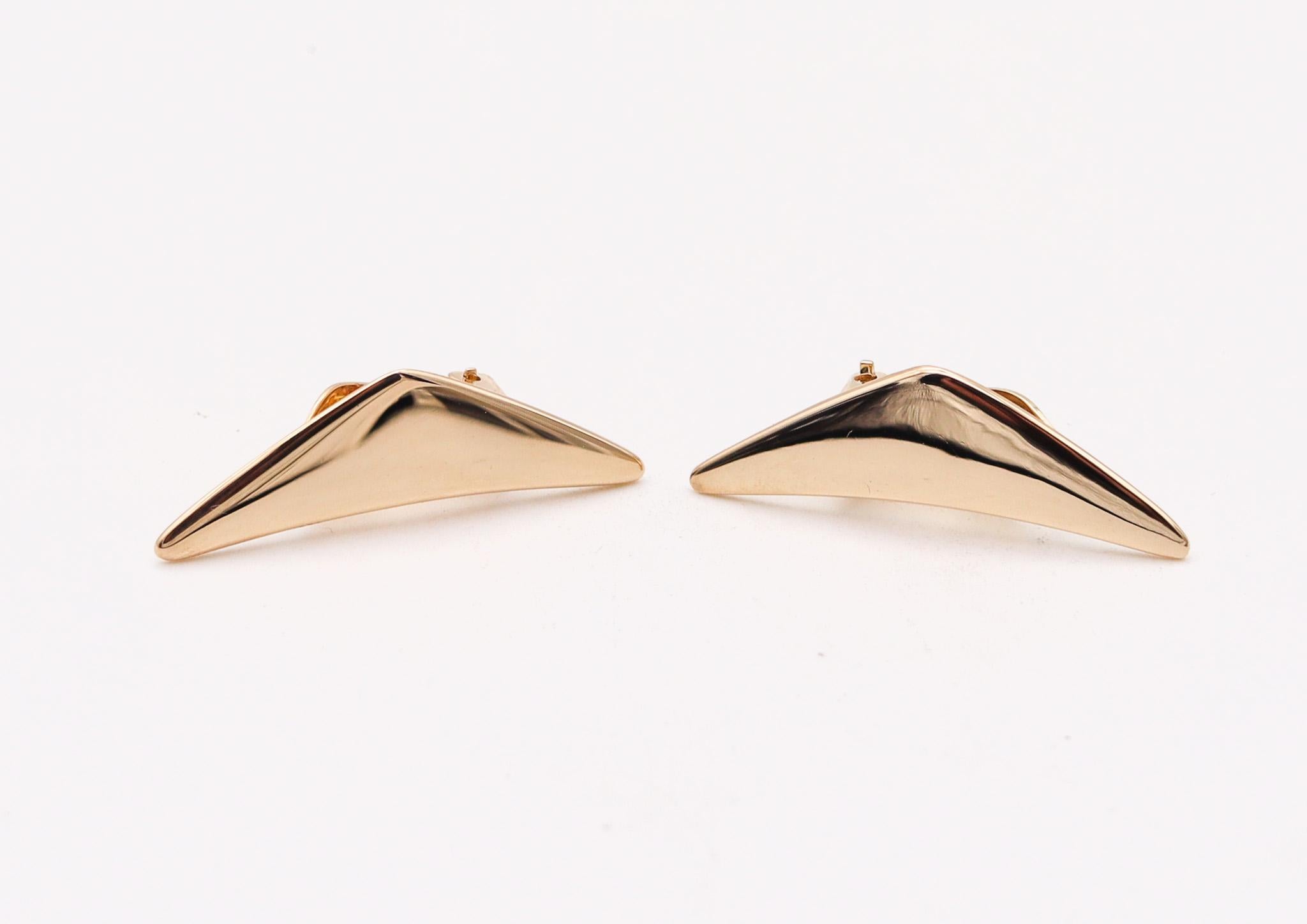 Geometrische Ohrringe, entworfen von Bent Gabrielsen für Hans Hansen.

Wunderschöne skulpturale Ohrclips, die der Designer Bent Gabrielsen in Kopenhagen, Dänemark, in den 1960er Jahren für das Schmuckhaus Hans Hansen Company entworfen hat. Diese