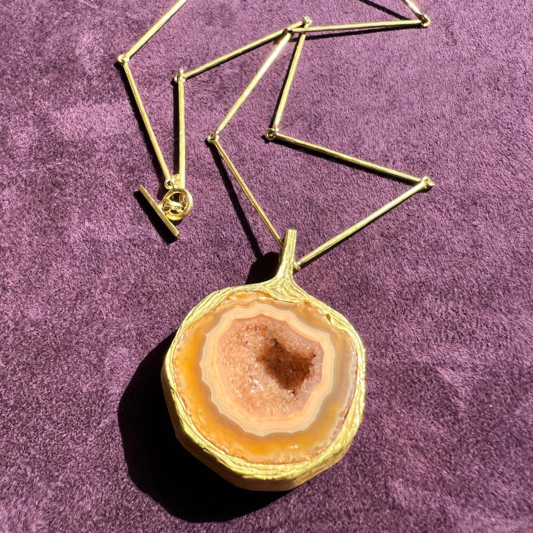Modern Bent Gabrielsen Carved Agate and 18 Karat Gold Pendant with Chain Circa 1975 For Sale