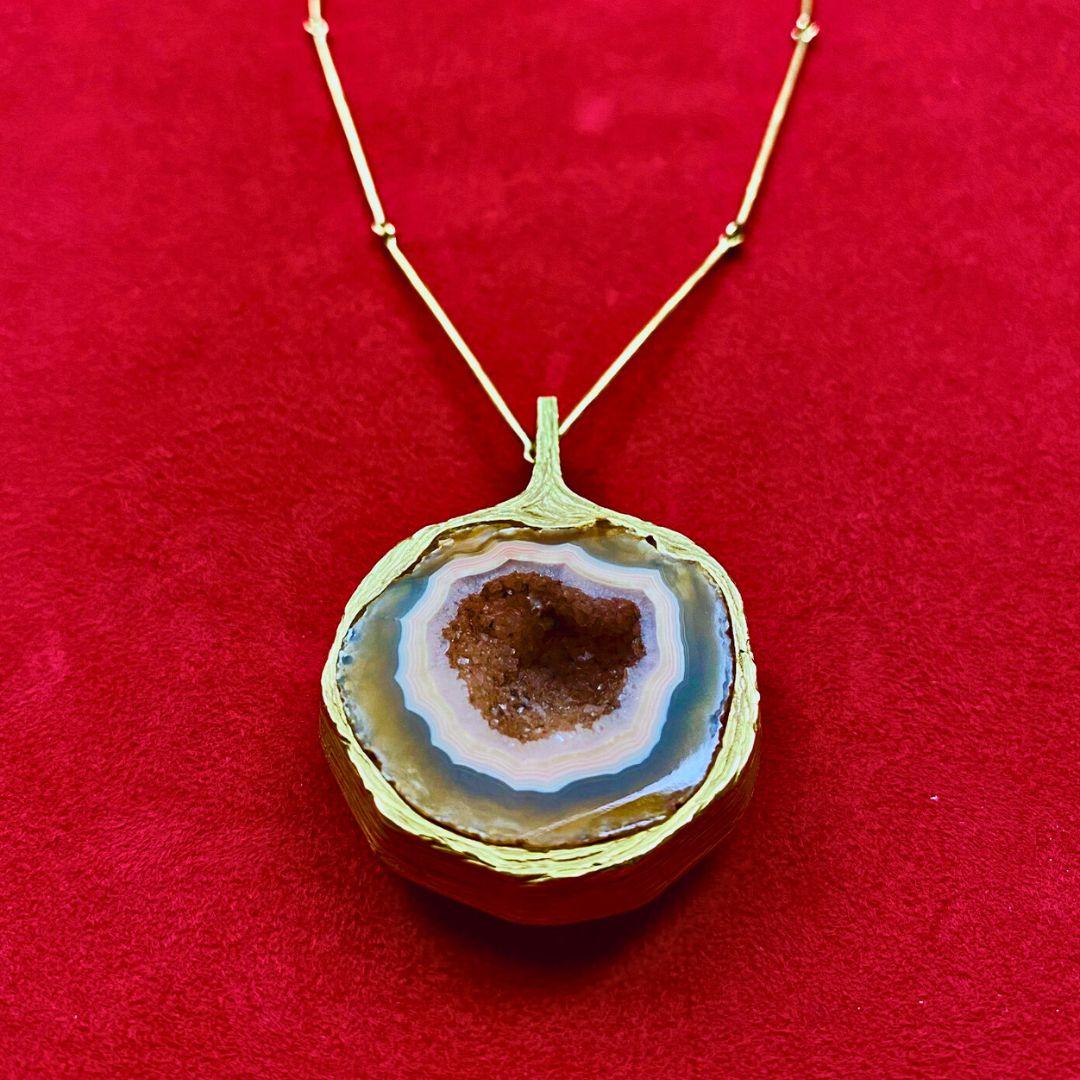 Women's or Men's Bent Gabrielsen Carved Agate and 18 Karat Gold Pendant with Chain Circa 1975 For Sale