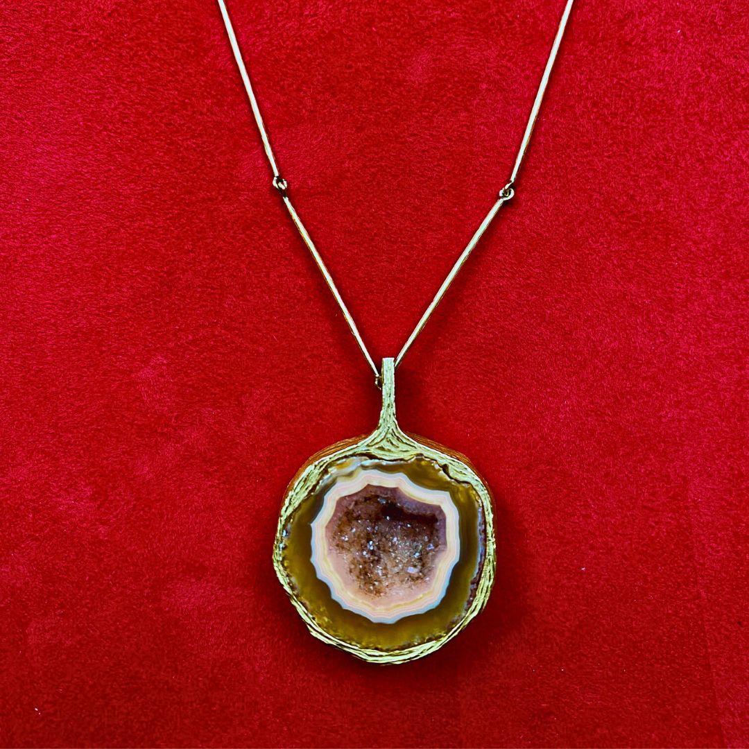 Bent Gabrielsen Carved Agate and 18 Karat Gold Pendant with Chain Circa 1975 For Sale 1