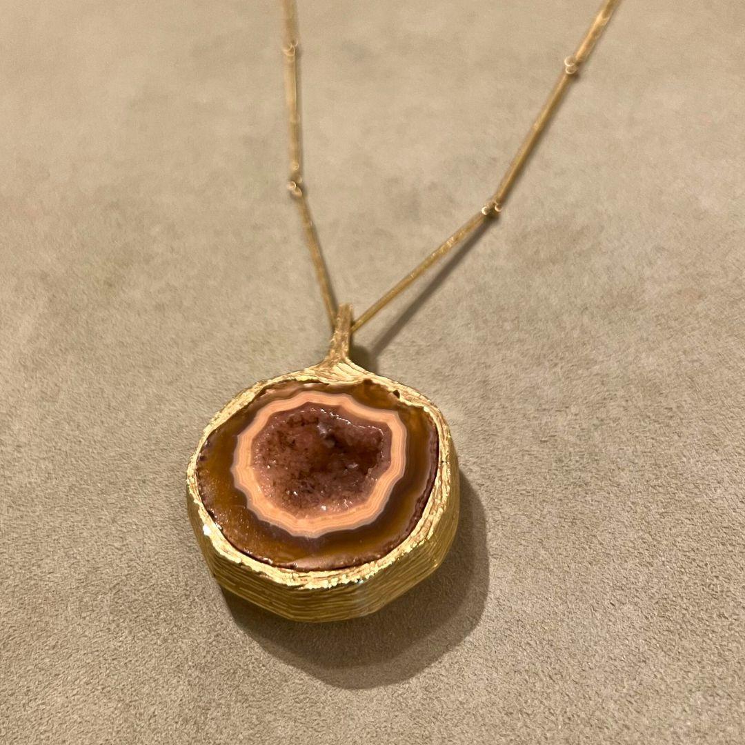 Bent Gabrielsen Carved Agate and 18 Karat Gold Pendant with Chain Circa 1975 For Sale 2