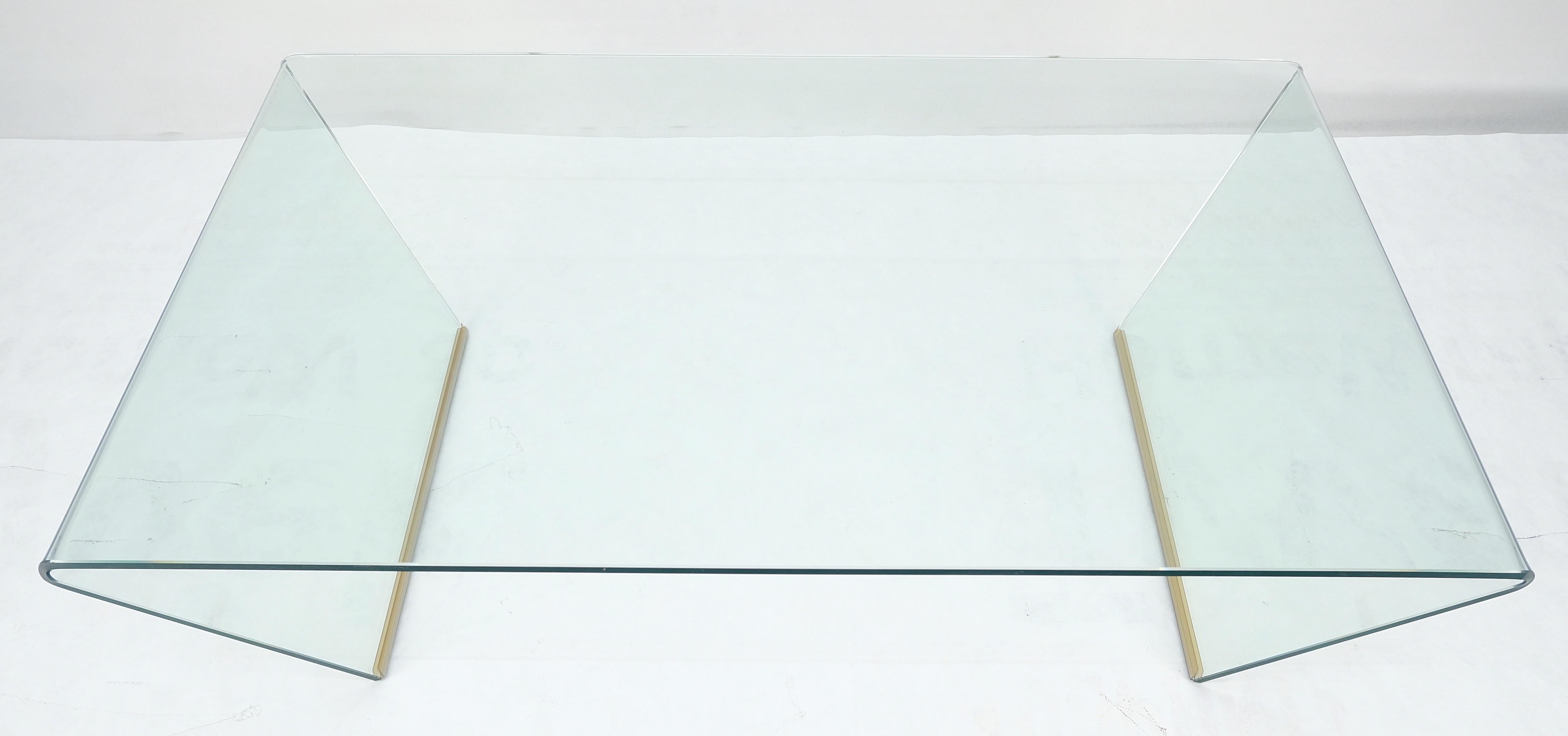 Verre Table basse italienne mi-siècle moderne MINT en vente