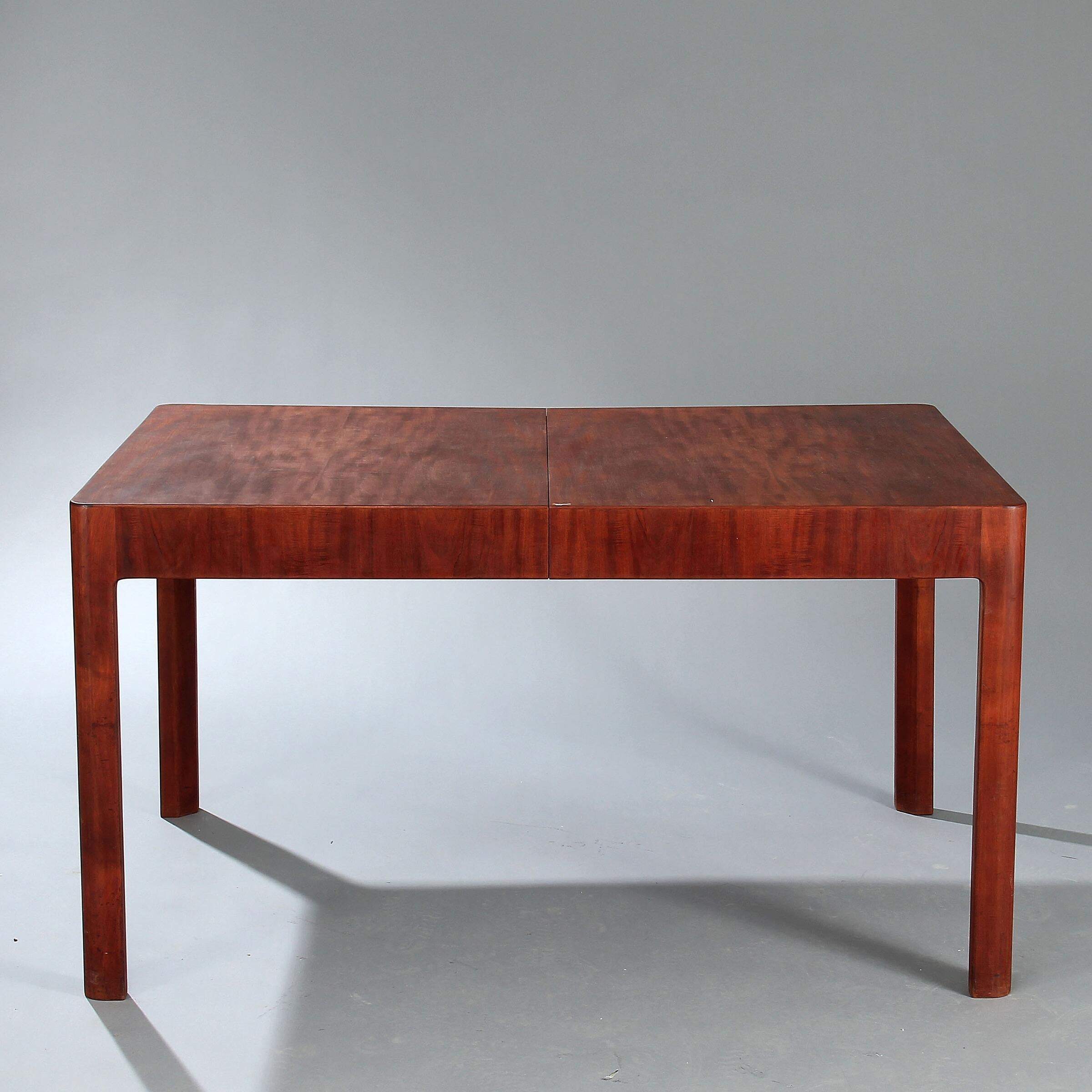 Scandinavian Modern  Bent Helweg-Møller: Rectangular dining table with  three leaves c1930 For Sale