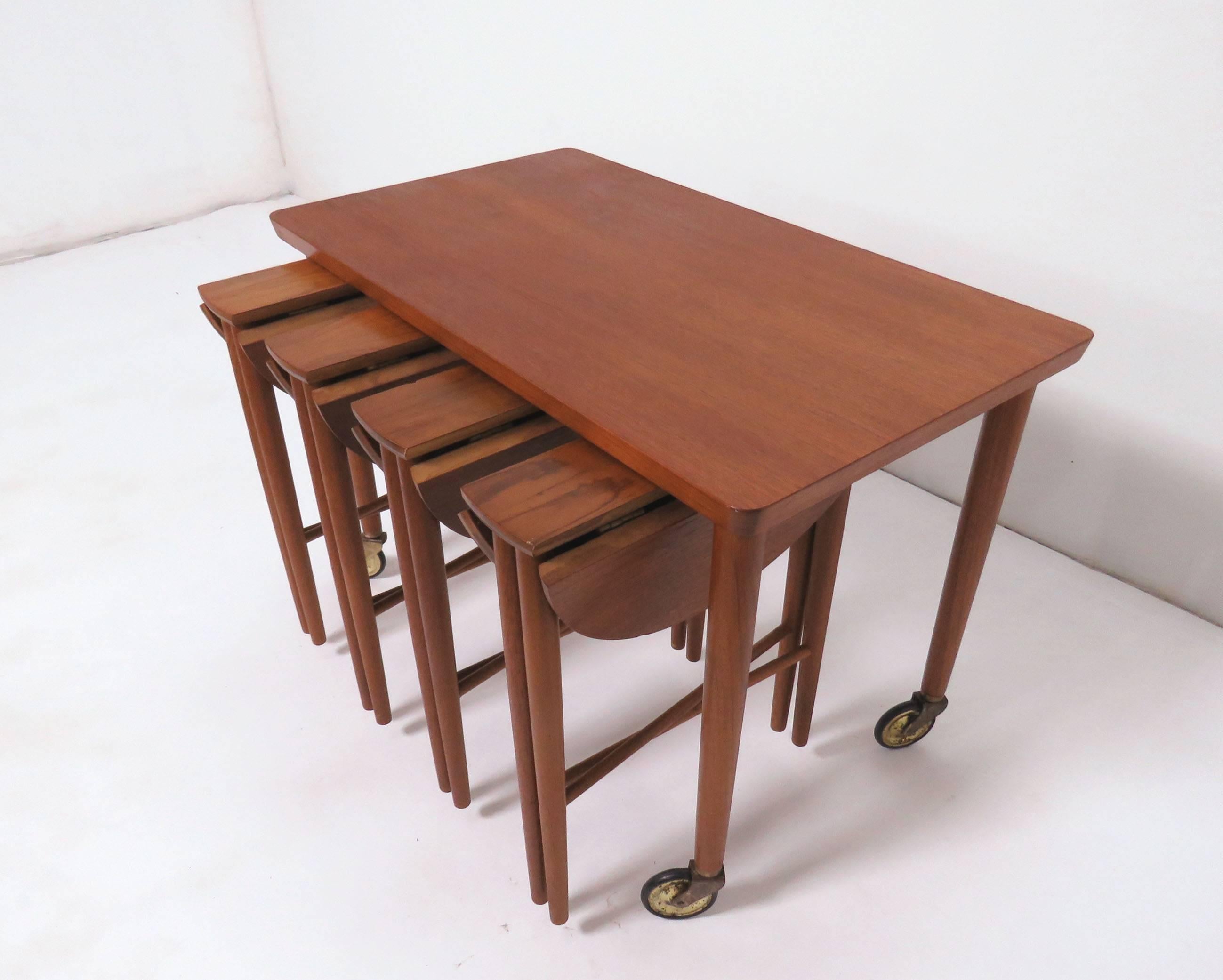 Bent Hundevad Danish Teak Nesting Tables or Serving Tables Set, circa 1960s In Good Condition In Peabody, MA