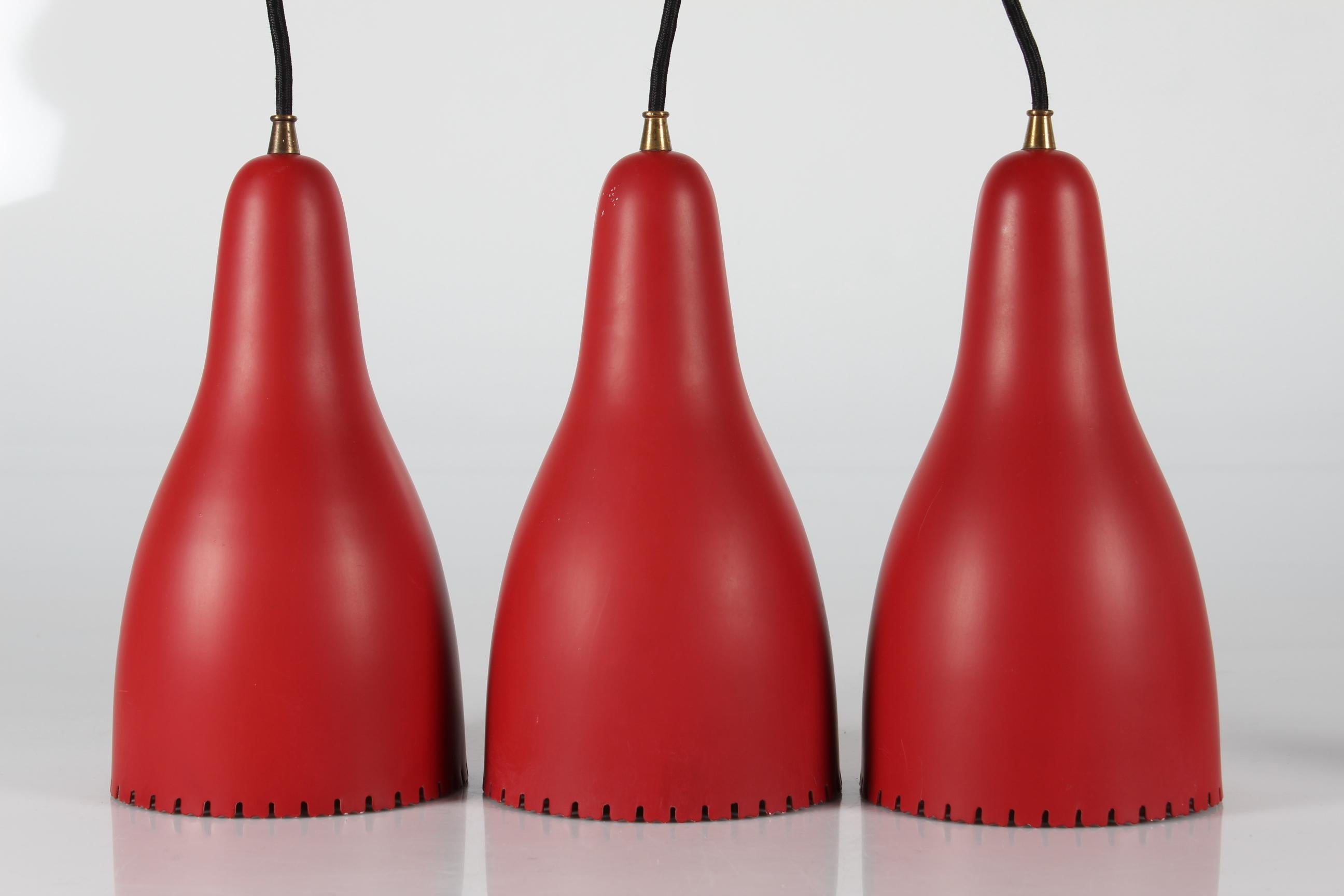 Bent Karlby 3-Cone Chandelier with Red Lacquer Made by Lyfa in Denmarkk, 1950s For Sale 1