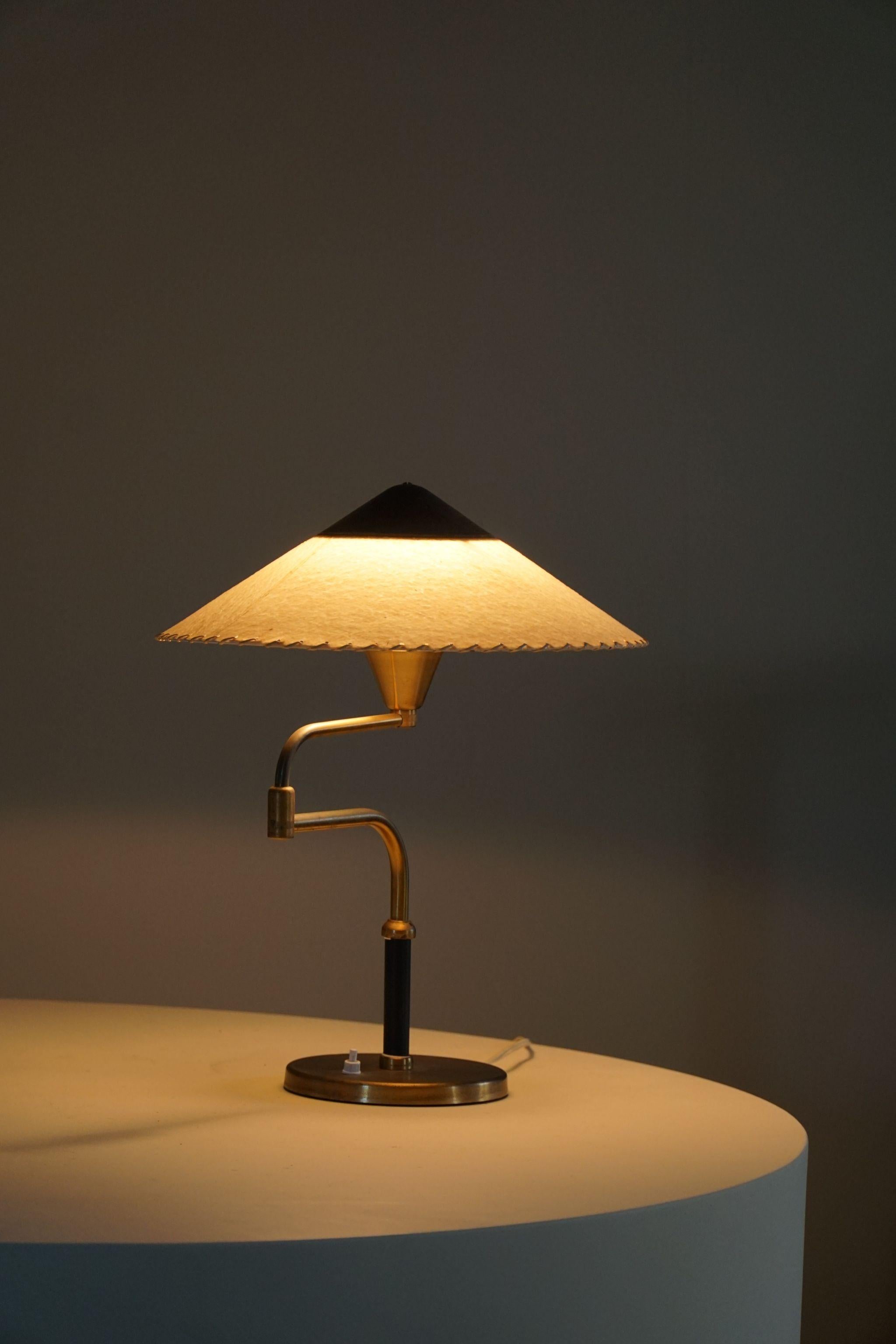 Danois Bent Karlby pour LYFA, lampe de table réglable, modernité danoise du milieu du siècle dernier, années 1950