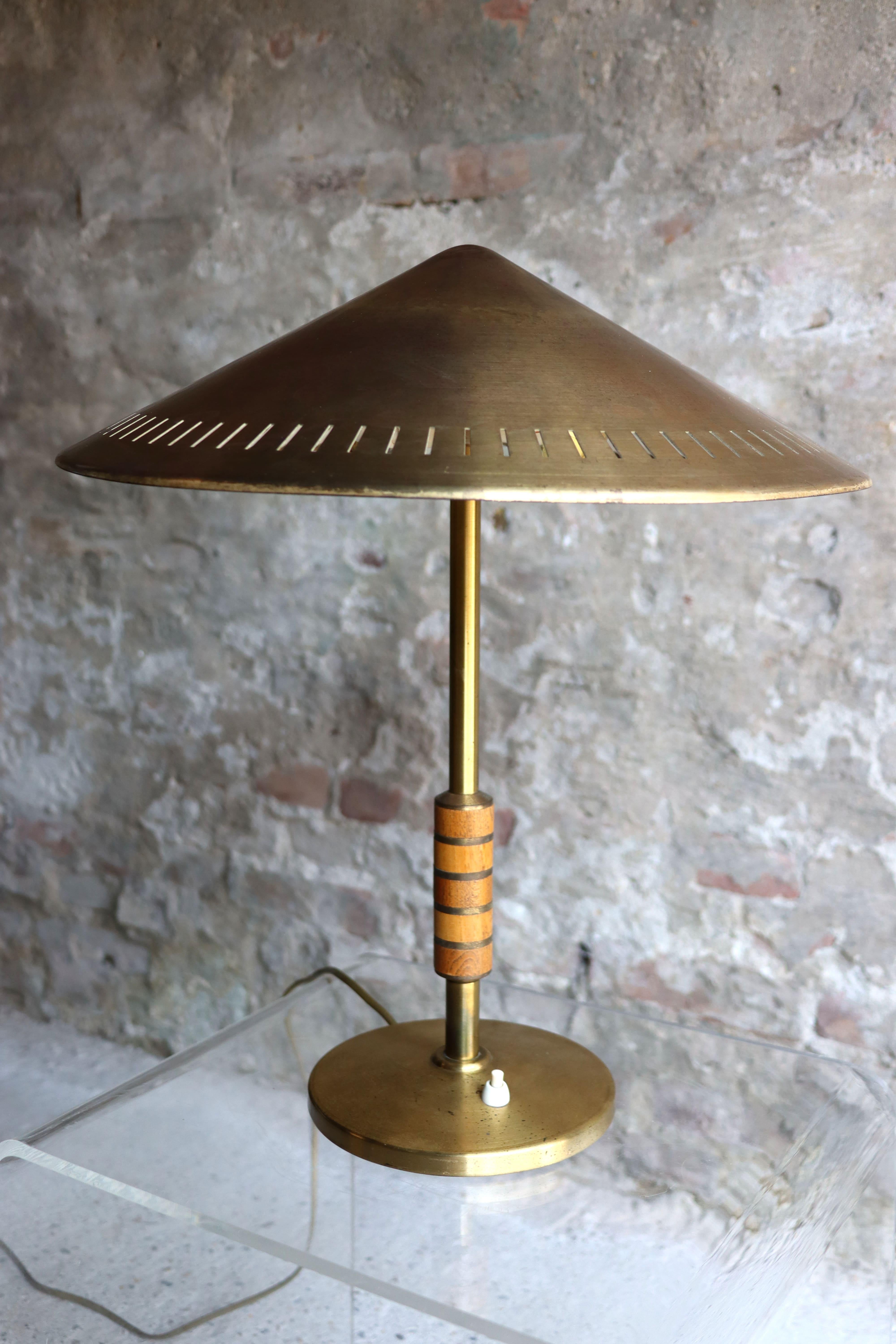 Bent Karlby – Governor – Model B146 – Table Lamp – LYFA – 1956 In Good Condition For Sale In NIEUWKUIJK, NB