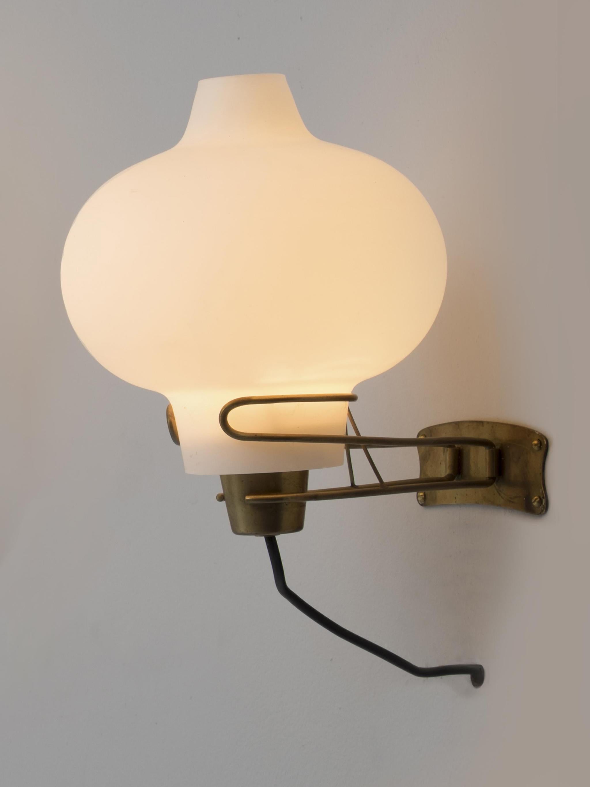 Bent Karlby, wall light, Opaline glass, metal and brass, Denmark, 1960s.

Elegant Danish wall light with Opaline shade. The glass onion shaped shade provides a warm and natural light partition. Accompanied with a wall-mounted solid brass holder