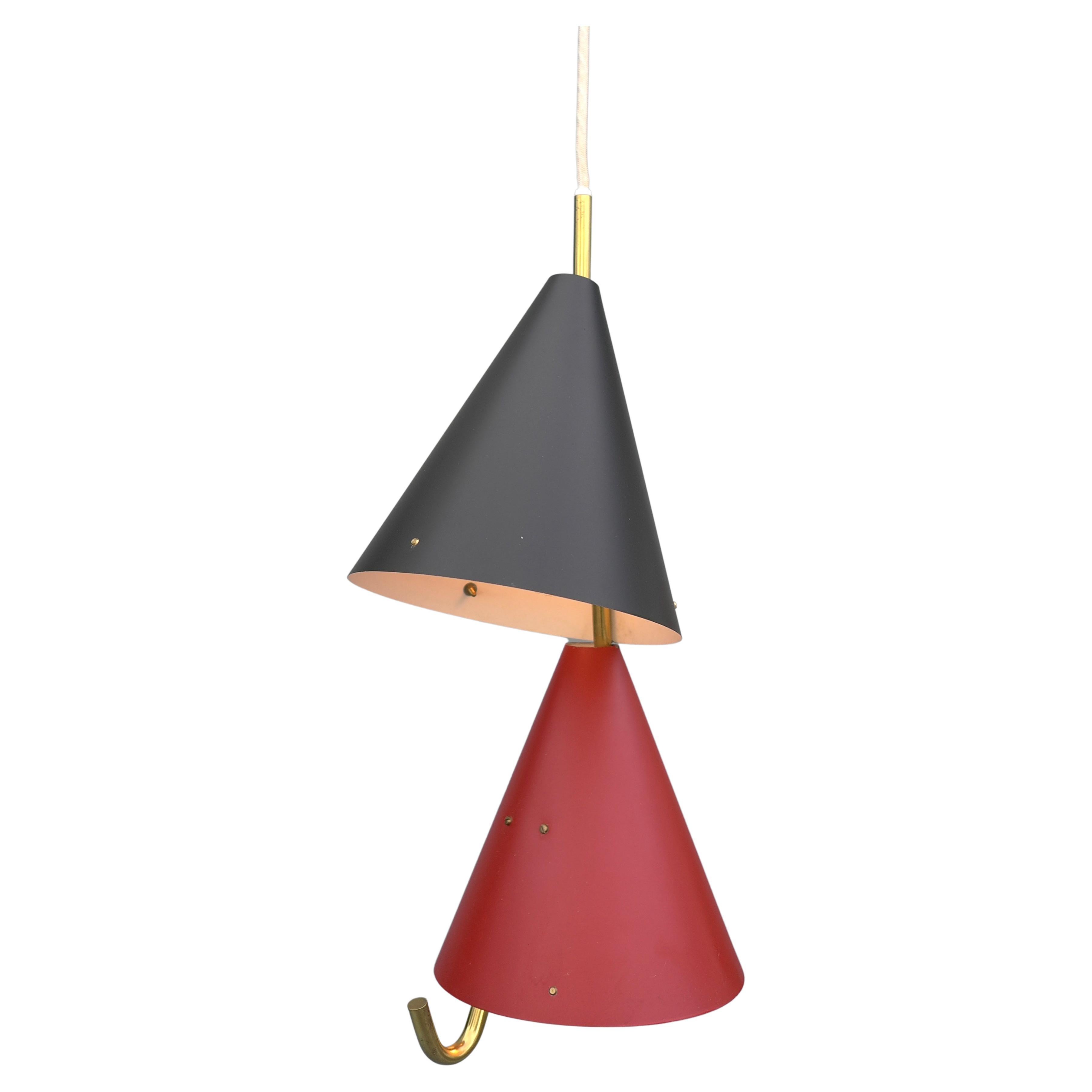 Bent Karlby lampe à suspension Lyfa rouge et noire en stock ancien, Danemark, 1955 en vente
