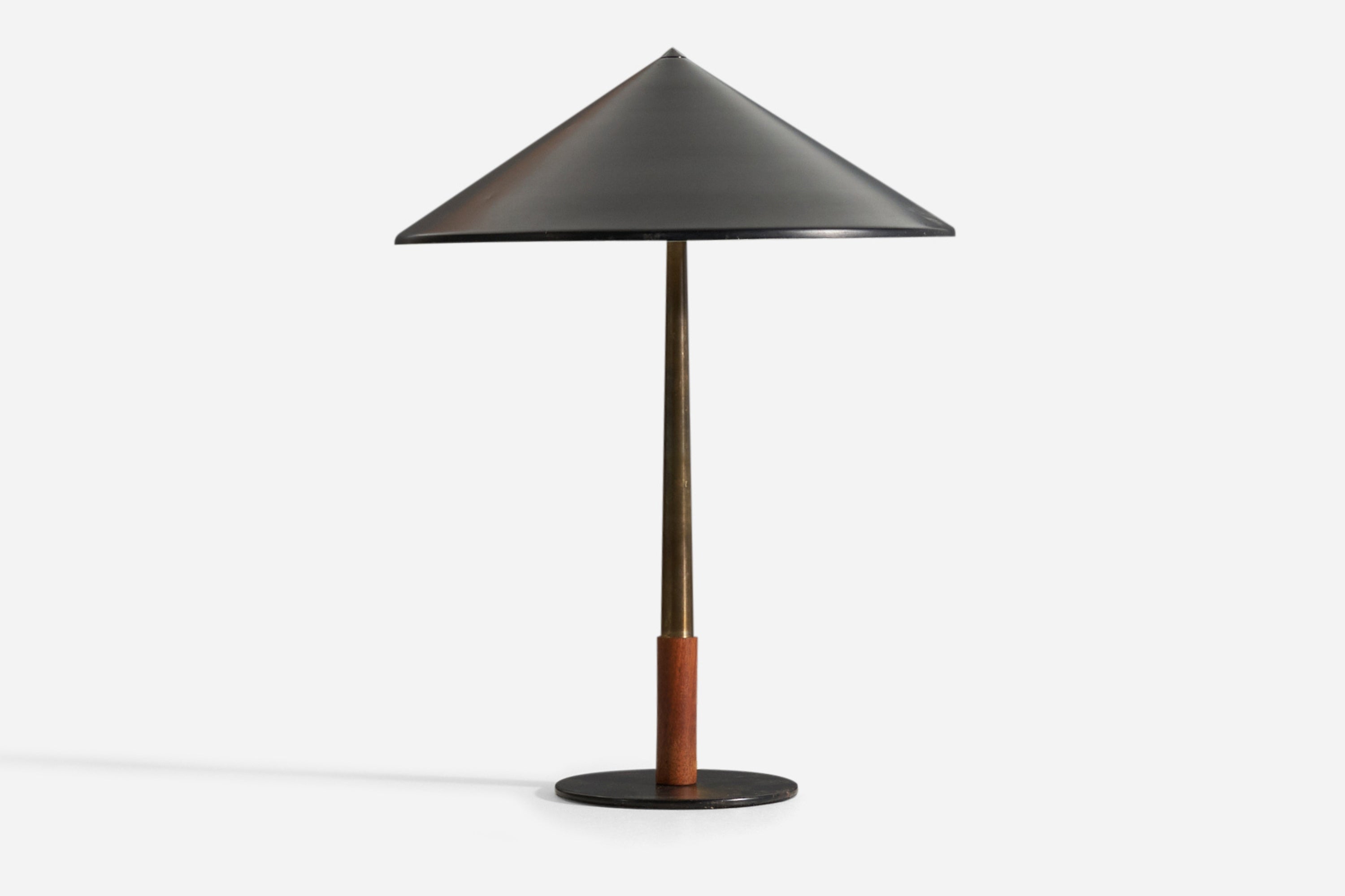 Bent Karlby, Lampe de table, laiton, métal laqué, teck, Lyfa, Danemark, années 1950