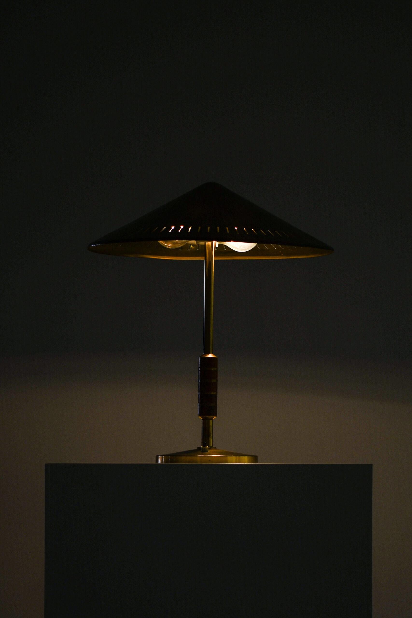 Lampe de bureau Bent Karlby produite par Lyfa au Danemark 1