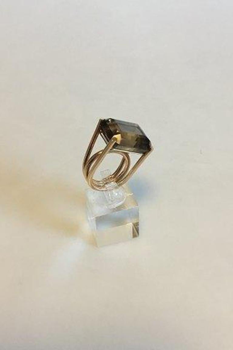 Bent Knudsen 14 K Gold ring with smoky Quartz.

Ring size 53. Weighs 15.7 grams