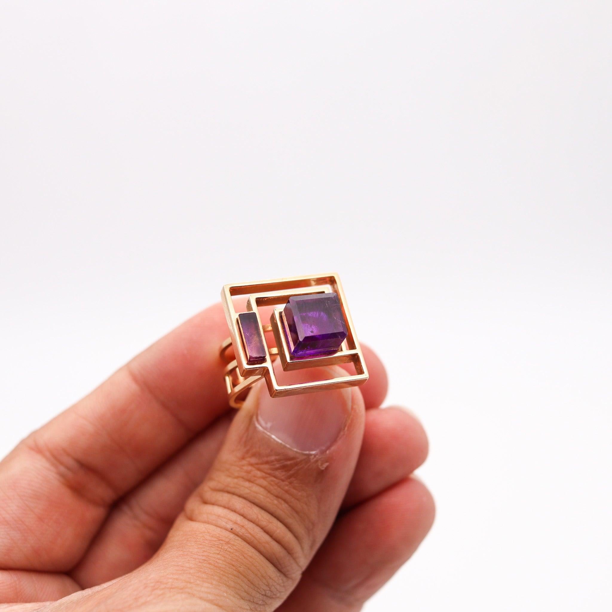 BENT KNUDSEN 1970 Geometric Ring In 14Kt Yellow Gold With Cubist Amethysts In Excellent Condition For Sale In Miami, FL