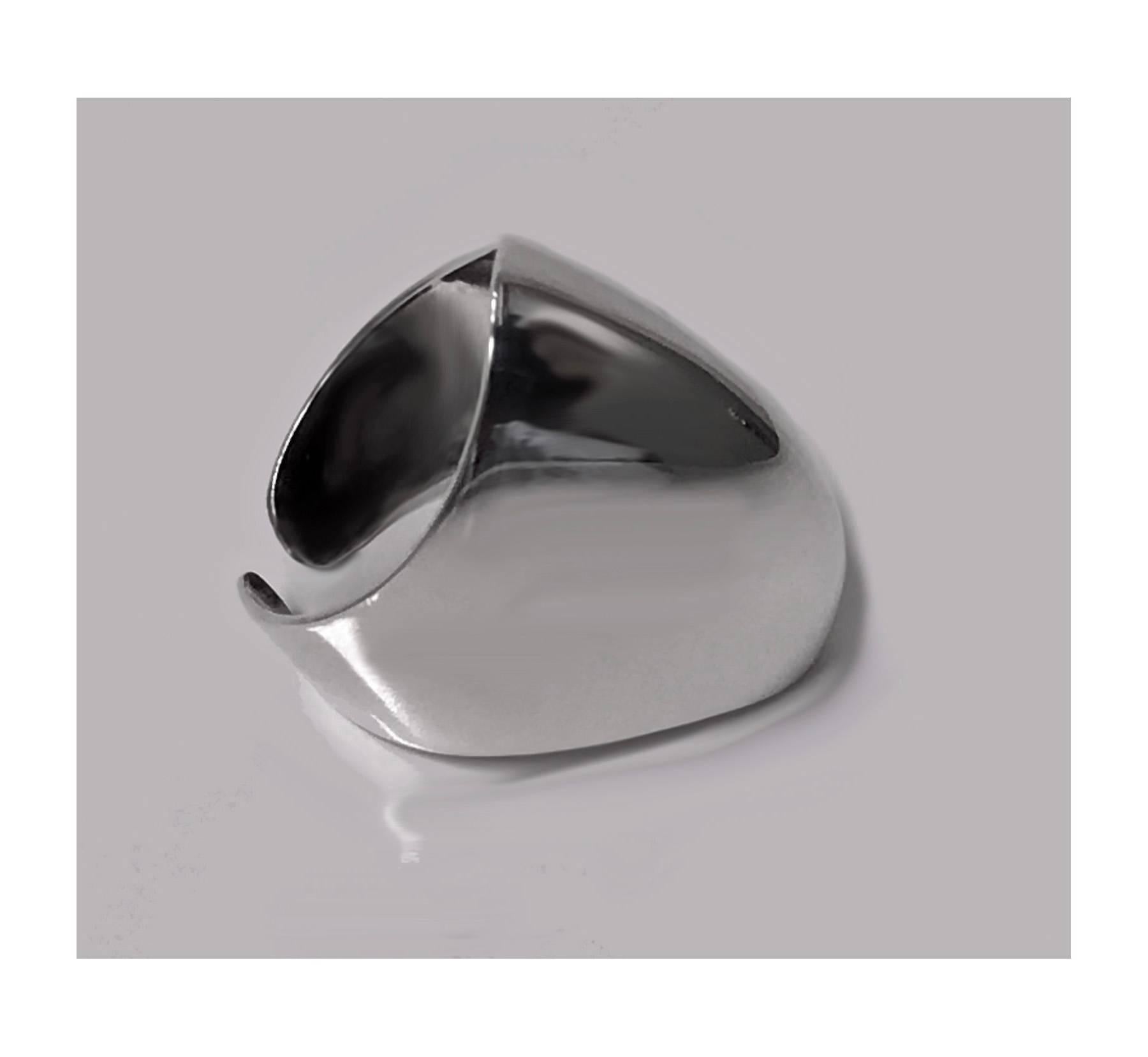 Bent Knudsen Danish Sterling mid 20th century large plain polished ovoid abstract Ring, design 56 signed Bent K. Item Weight: 6.8 gm. Ring Size: 7-8 Condition: good. Black reflections from photography only. 