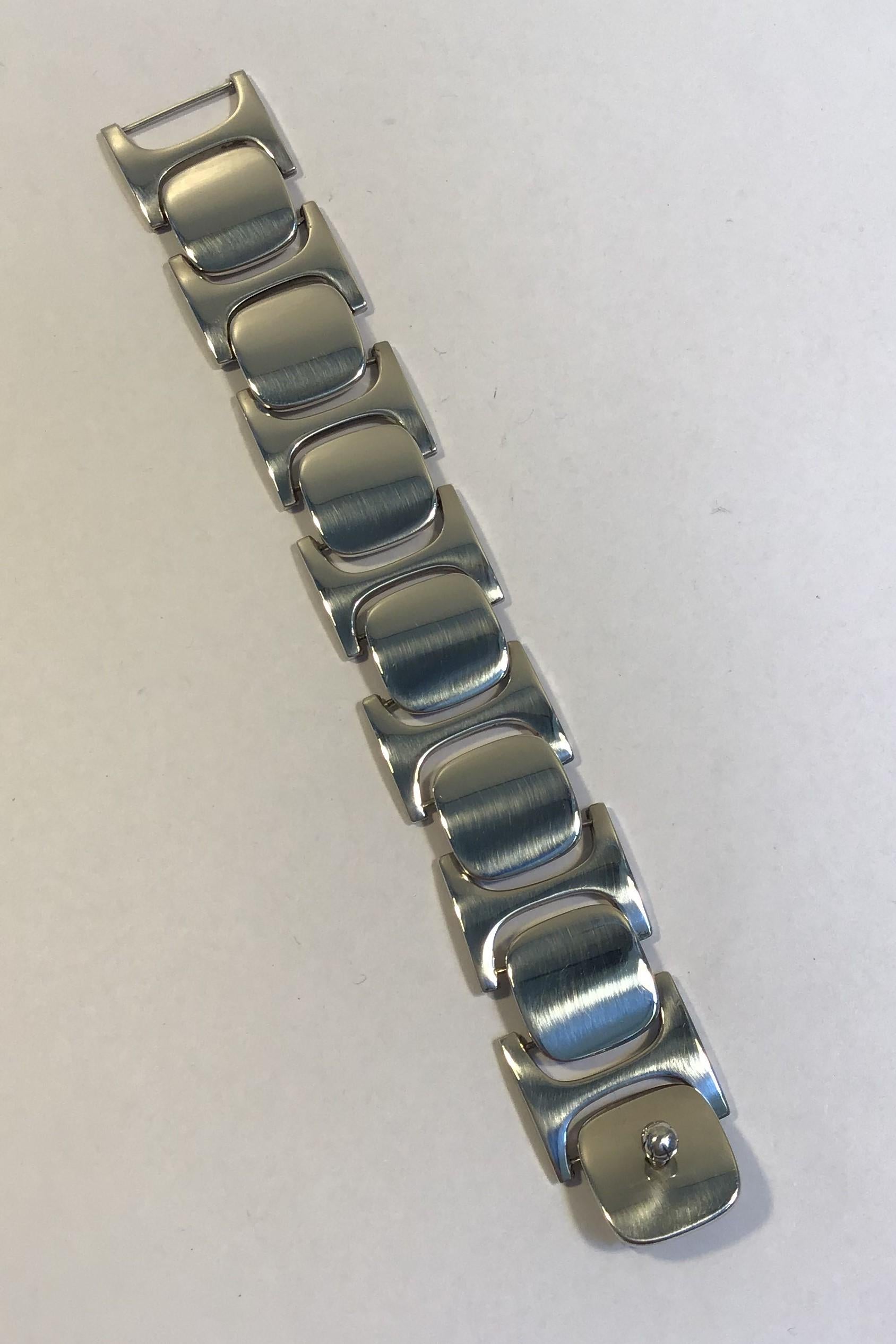 Bent Knudsen Sterling Silver Bracelet No 77 

Measures 18 cm (7 3/32 in) 
Weight 88.6 gr/3.13 oz