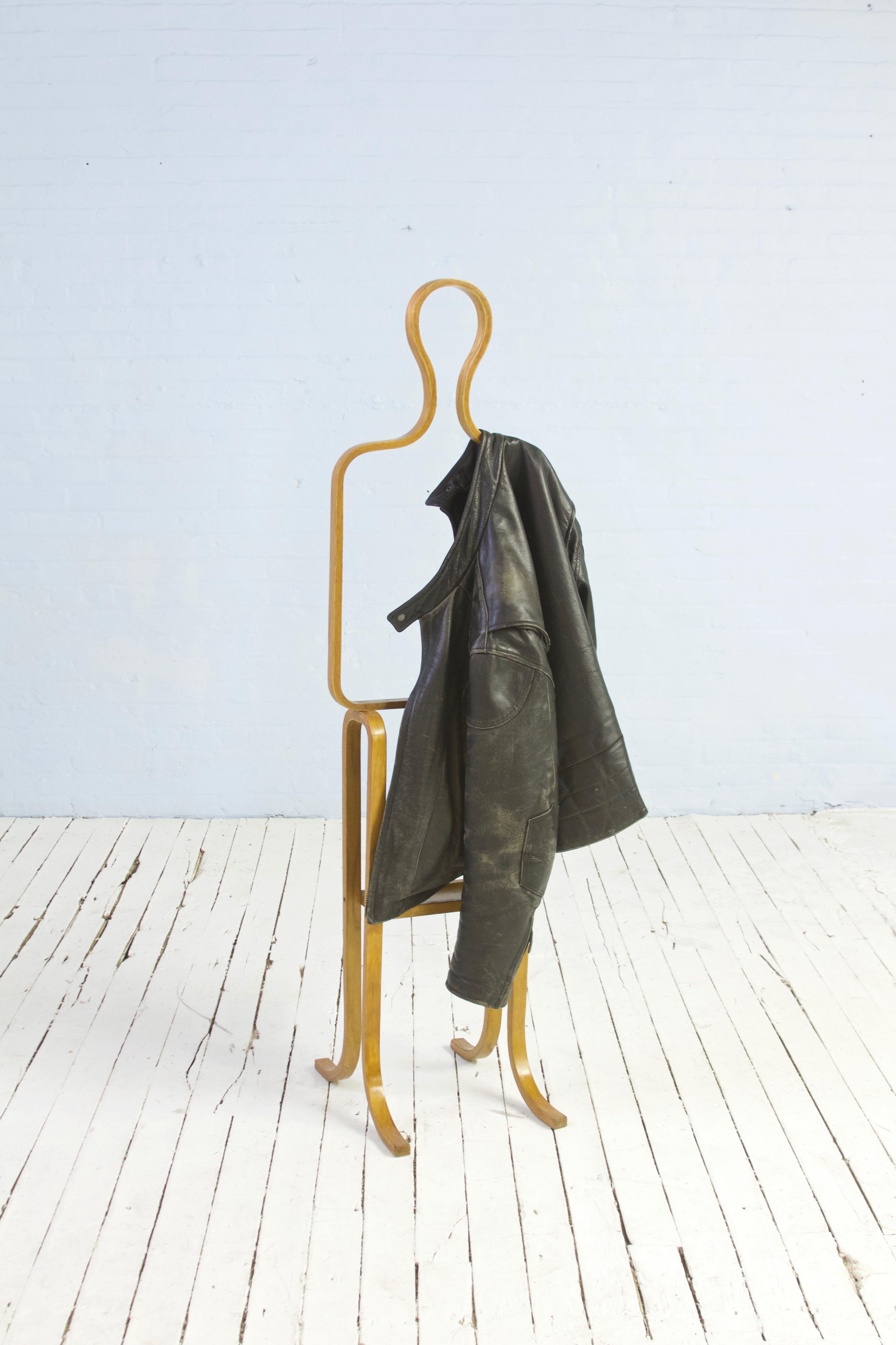 Bent-Laminated Beech Figurative Valet in the Manner of Alvar Aalto, USA, 1950s In Good Condition For Sale In Brooklyn, NY
