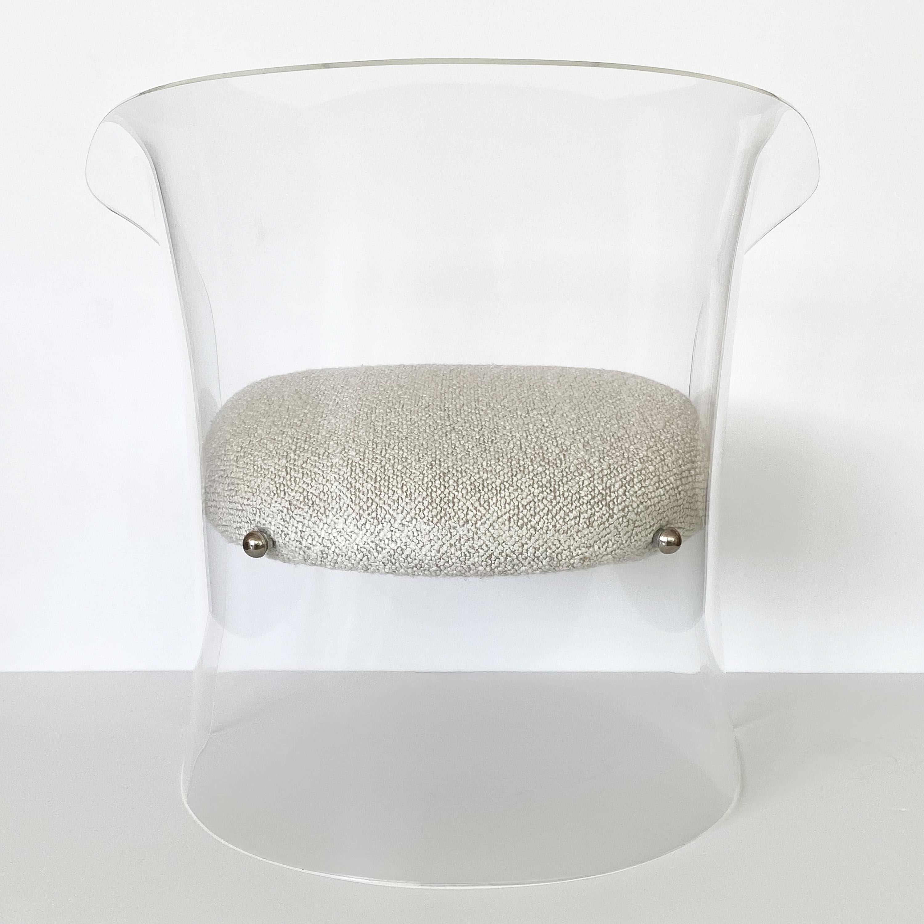 Sedia da salotto occasionale con schienale a botte in lucite piegata 5