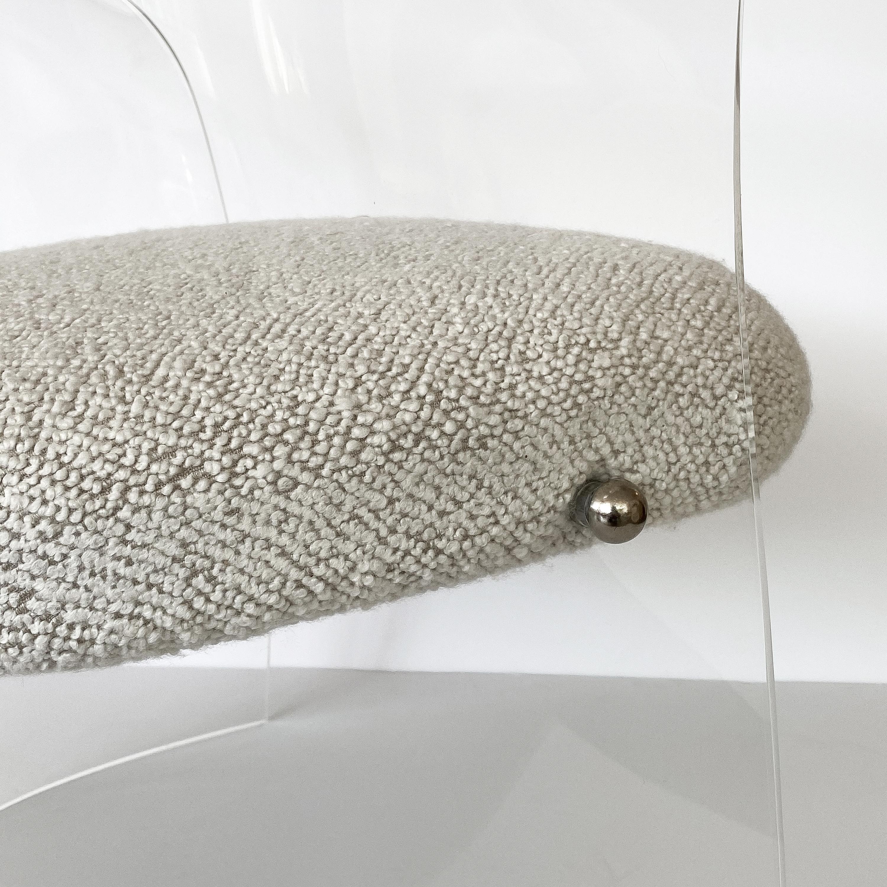 Sedia da salotto occasionale con schienale a botte in lucite piegata 6
