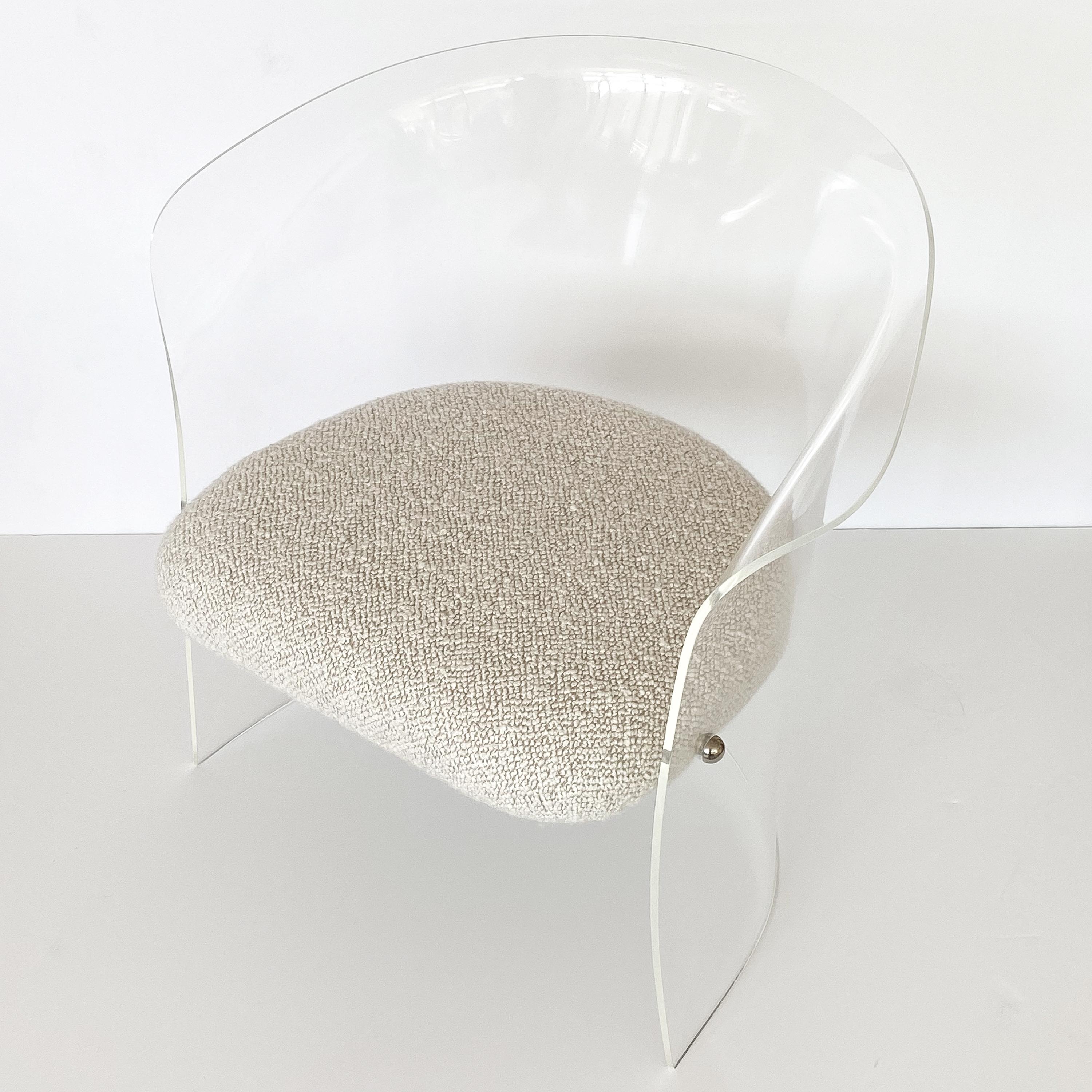 Mid-Century moderno Sedia da salotto occasionale con schienale a botte in lucite piegata