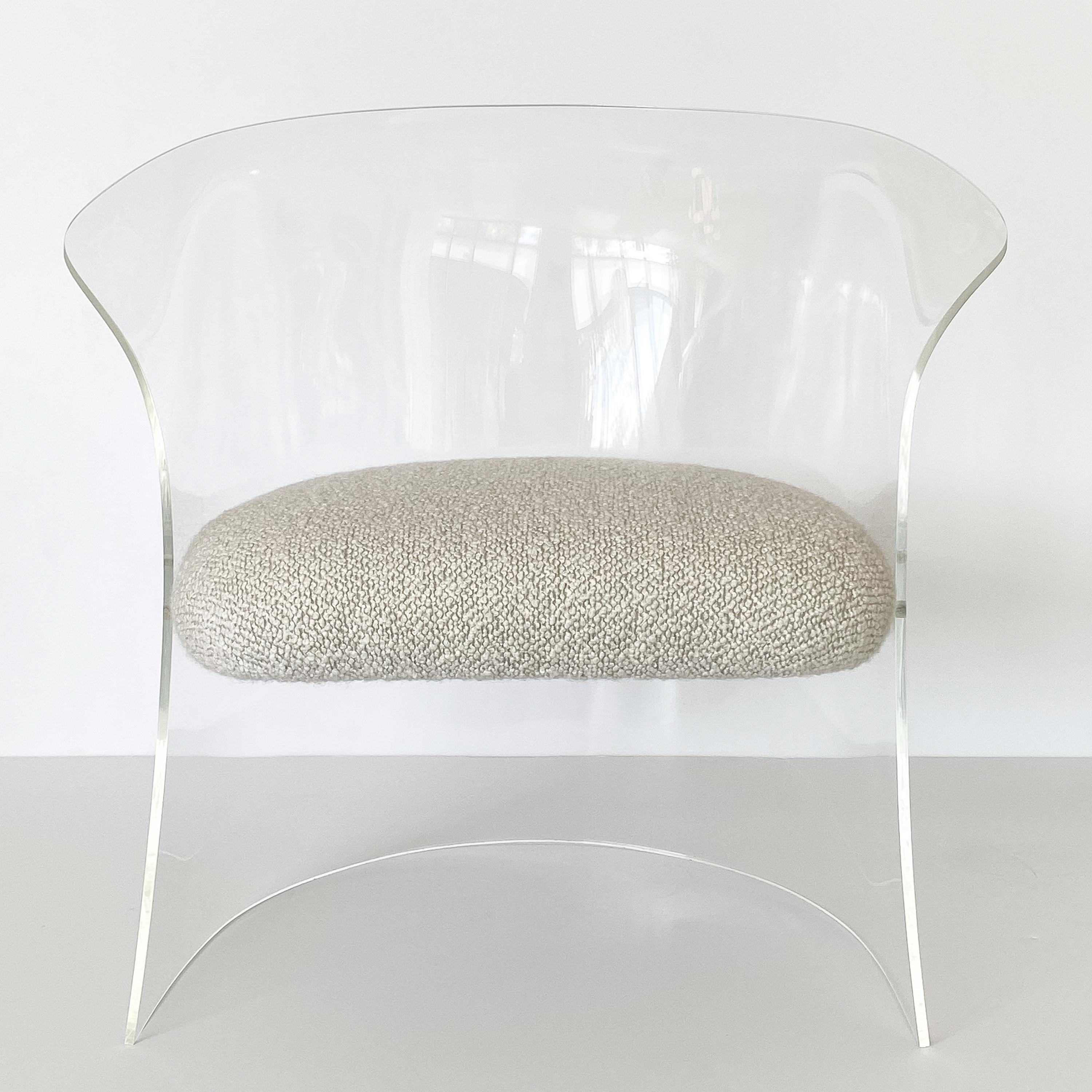 Sedia da salotto occasionale con schienale a botte in lucite piegata In condizioni ottime a Chicago, IL