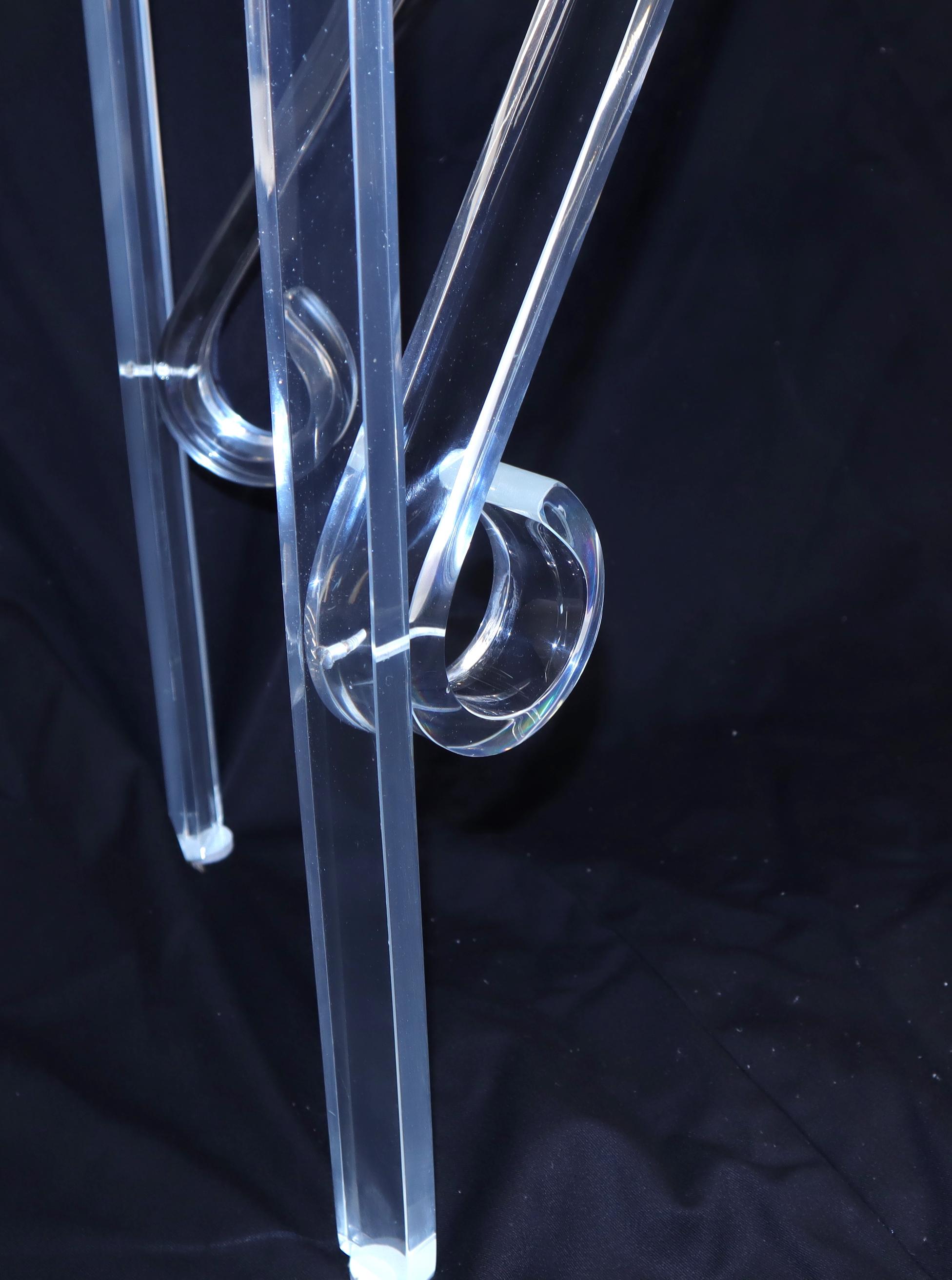 Table d'appoint avec pieds en Lucite pliés et plateau en verre fumé noir en vente 5
