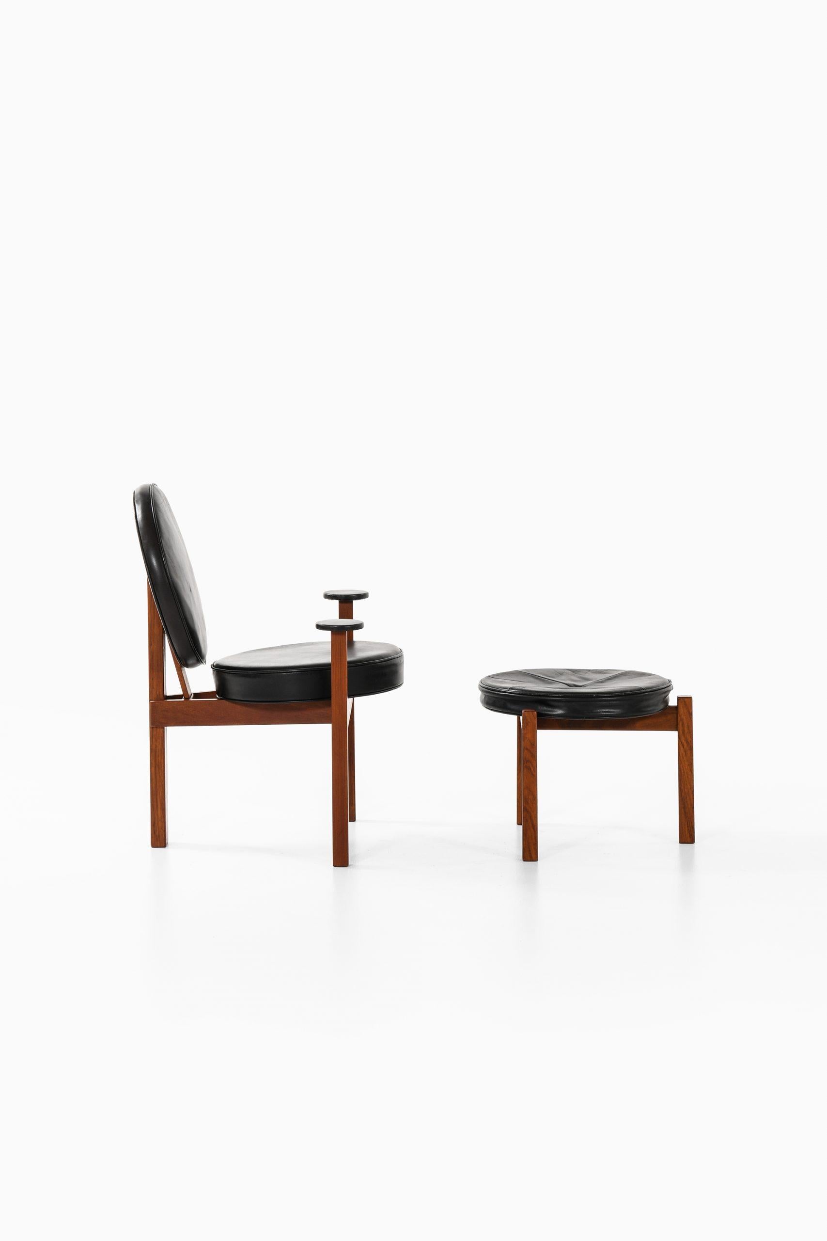 Gebogener Mller Jepsen Easy Chair mit Hocker, hergestellt von Sitamo Mbler in Dänemark (Skandinavische Moderne) im Angebot