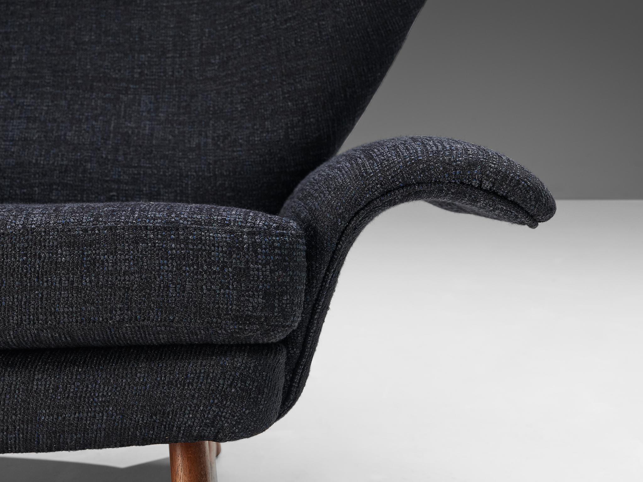 Bent Møller Jepsen 'FN' Lounge Chair in Dark Blue Upholstery  In Good Condition For Sale In Waalwijk, NL
