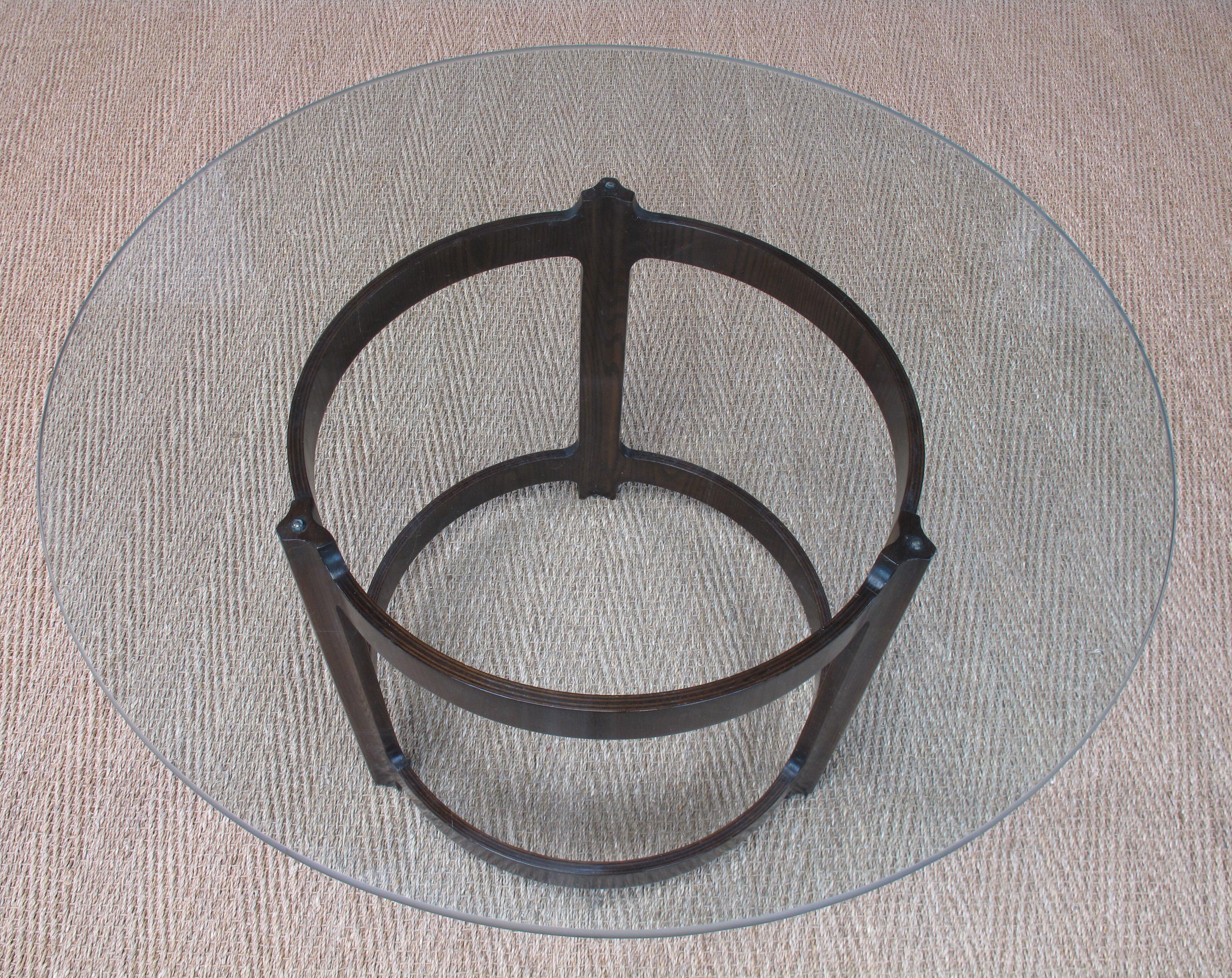 Couchtisch aus gebogenem Sperrholz und Eschenholz Pedestal (Moderne der Mitte des Jahrhunderts) im Angebot