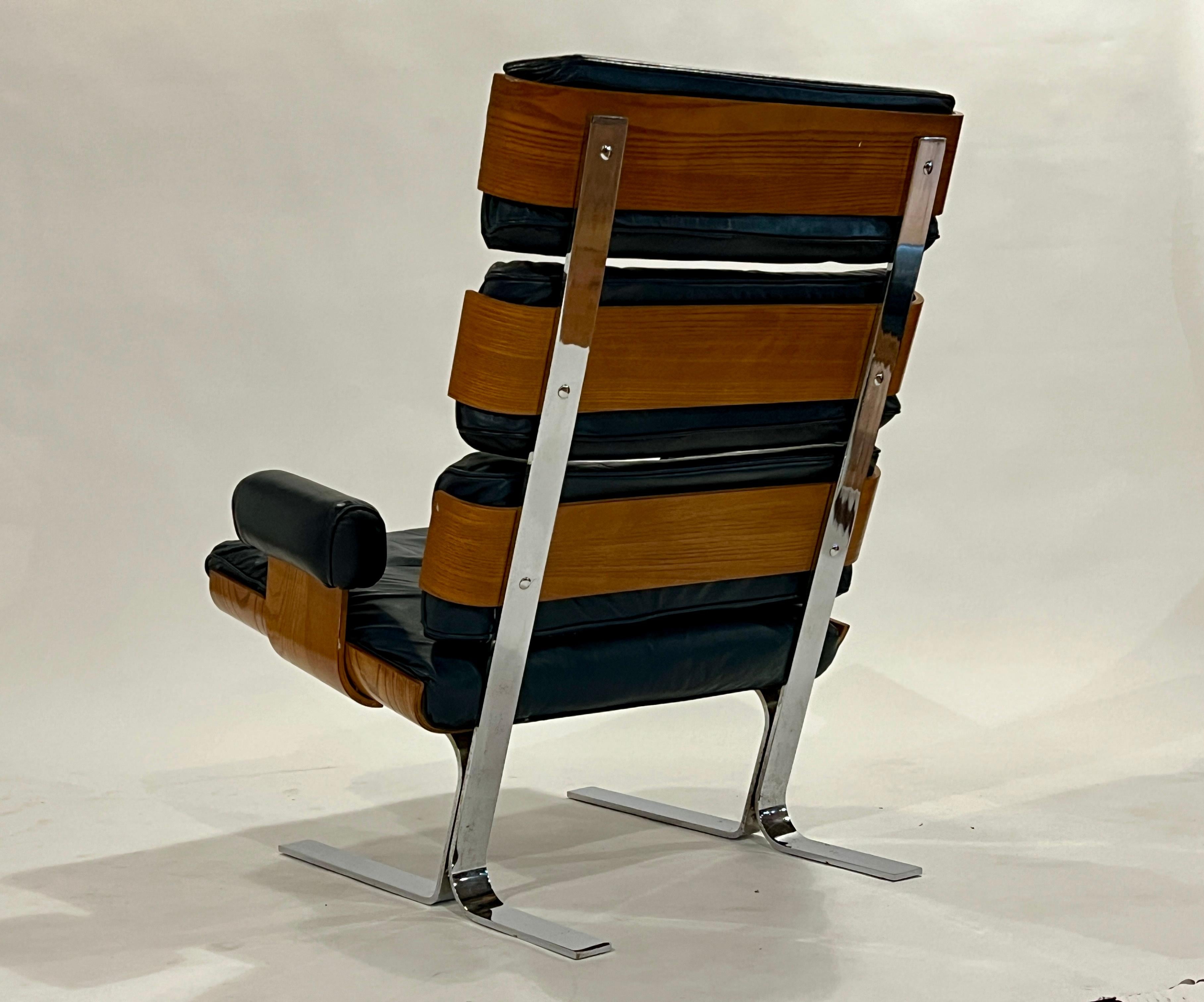 Fin du 20e siècle Chaise et pouf en contreplaqué courbé, chrome et cuir marine en vente