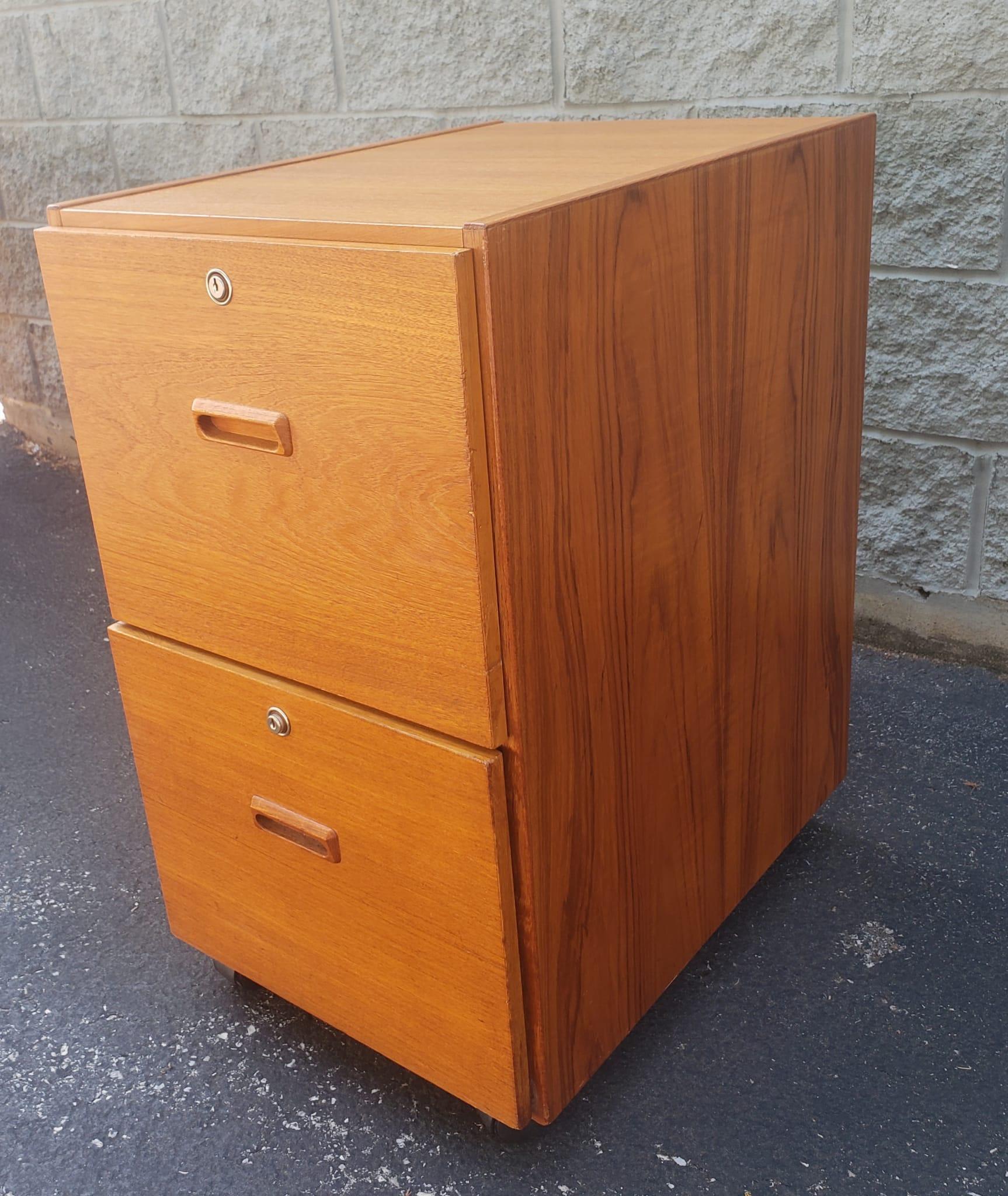 Bent Silberg Danish Modern Teak Two-Drawer Rolling Filing Cabinet In Good Condition In Germantown, MD