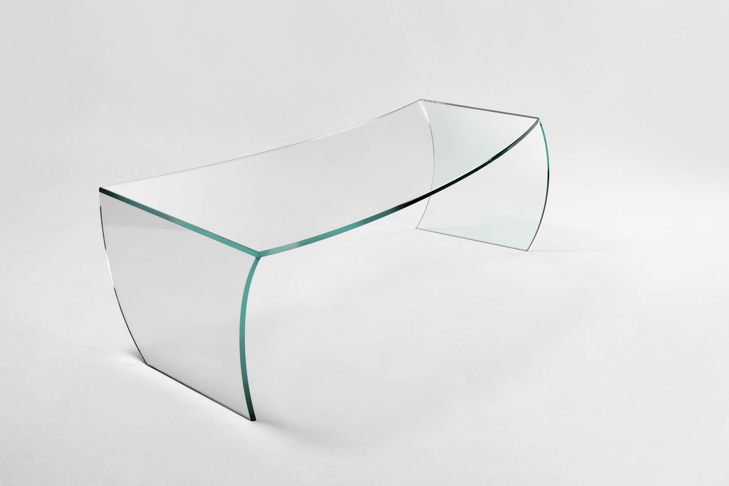 Bent Straight Coffee Table in Clear Crystal Glass by Barberini & Gunnell
Limited Edition of 30 + 2 AP + 1 p.
Dimensions: D 70 x W 140 x H 34 cm.
Materials: Marble.

Limited Edition, signed and numbered by the artists, comes with a Certificate of