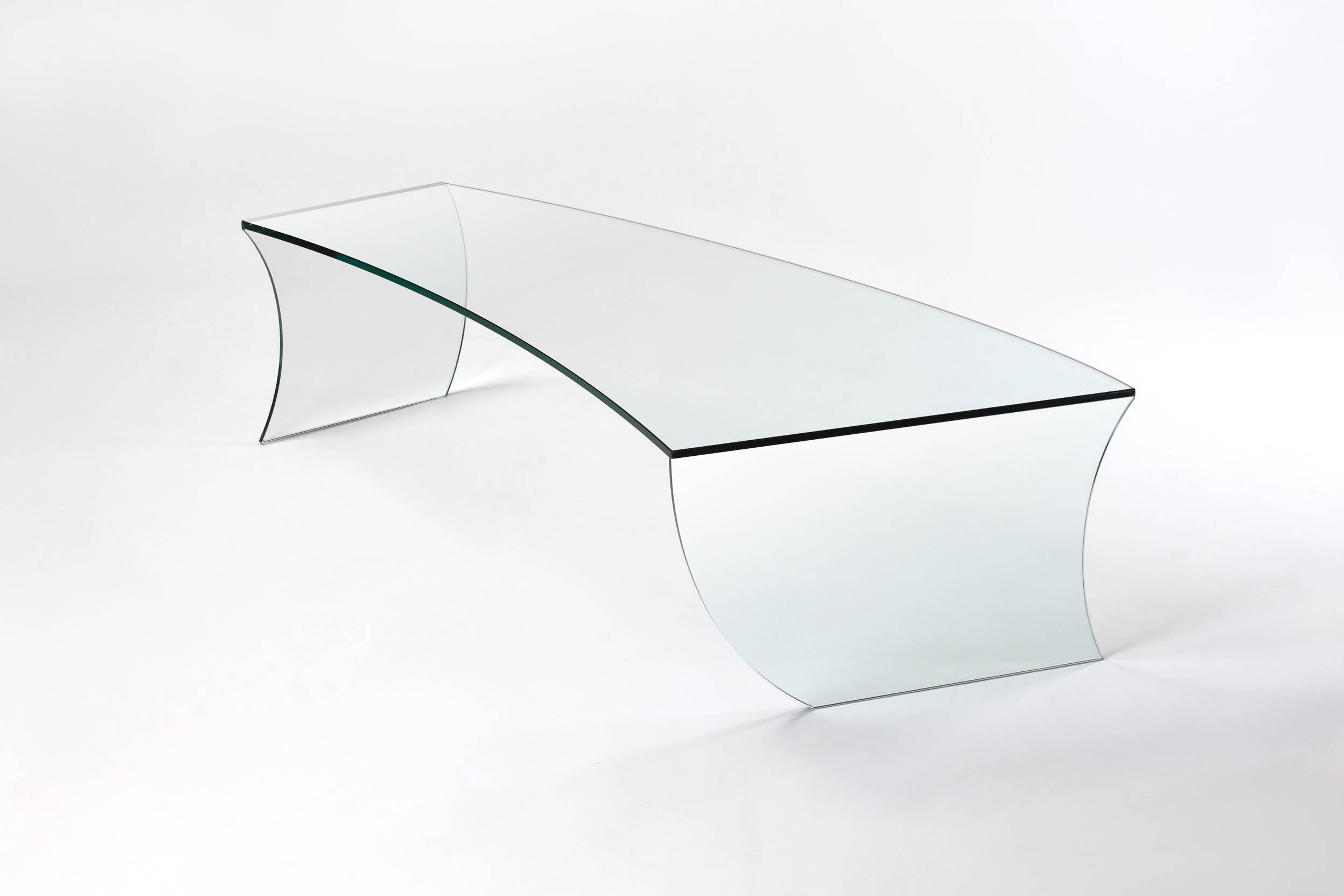 Bent Straight Coffee Table in Clear Crystal Glass by Barberini & Gunnell In New Condition For Sale In Geneve, CH