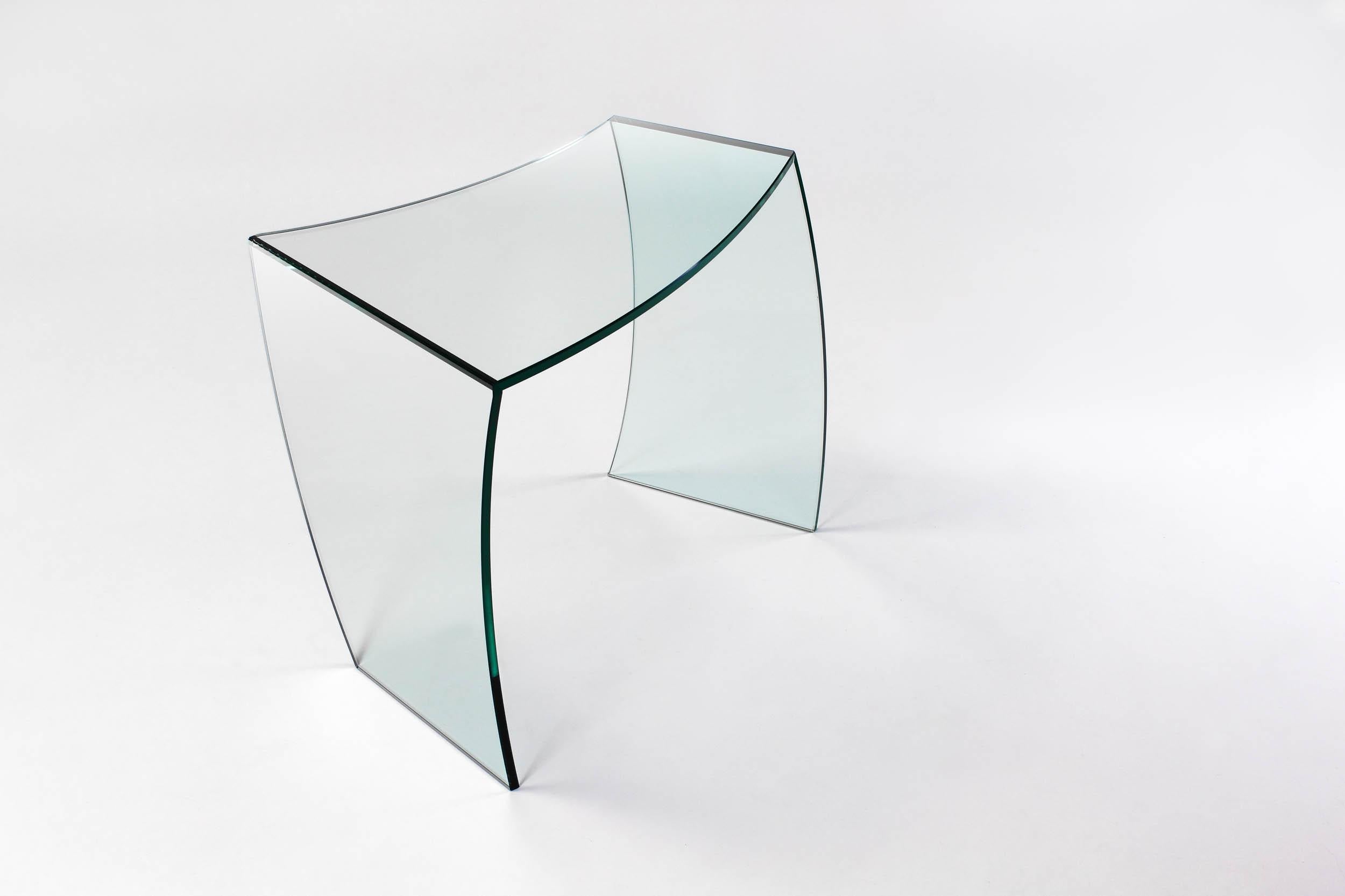 italien Table d'appoint Bent Straights en verre de cristal par Barberini & Gunnell en vente