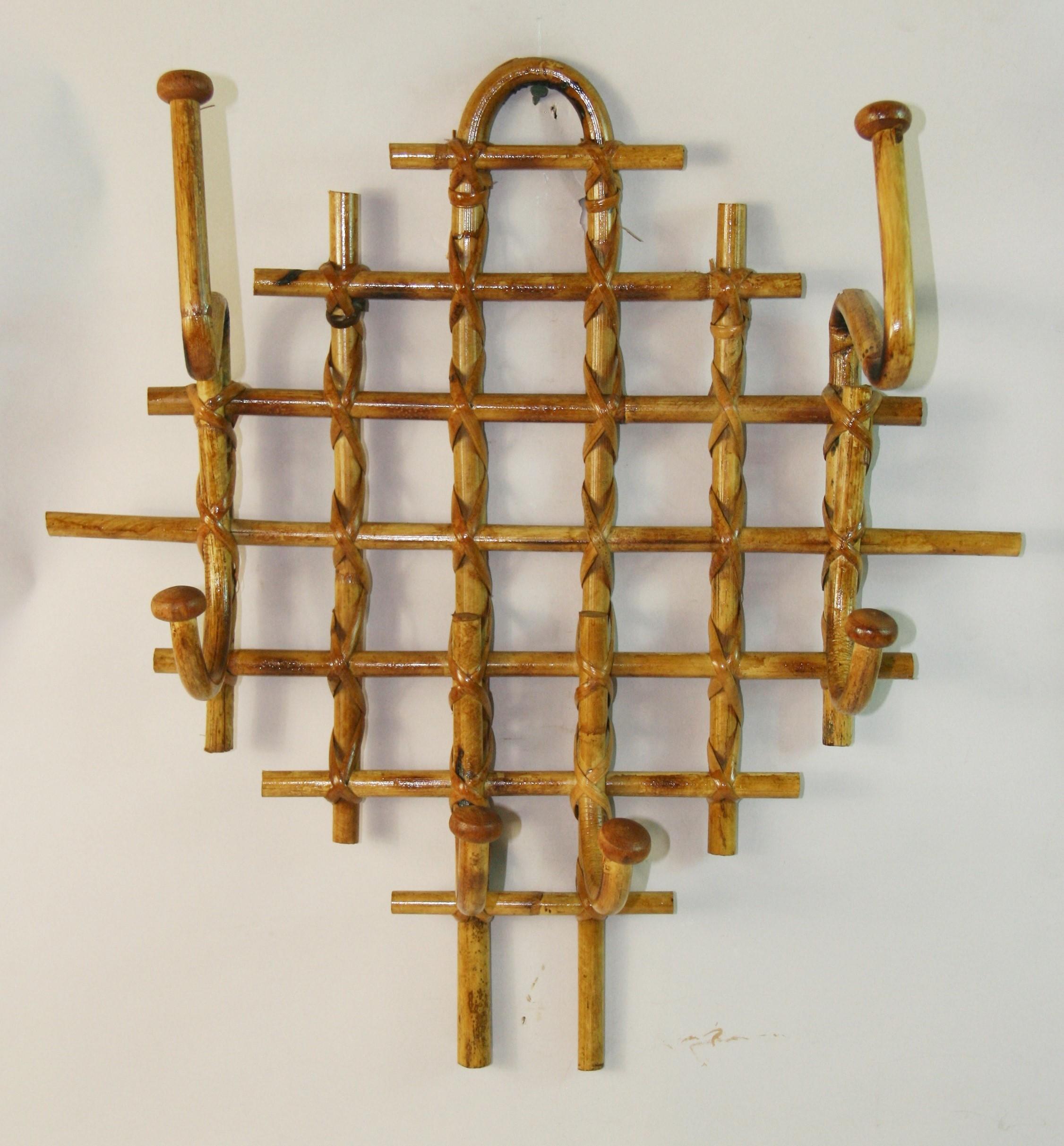 Italian Bent Willow Six Hook Coat and Hat Rack In Good Condition For Sale In Douglas Manor, NY