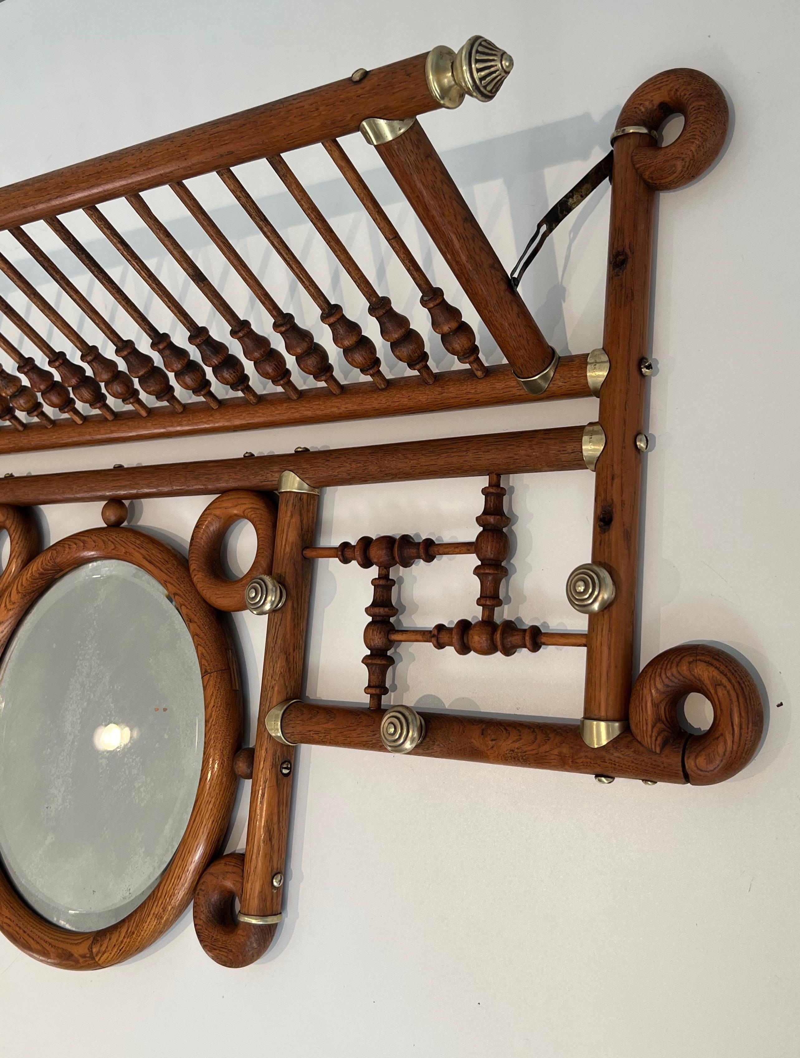 Appendiabiti da parete in legno e ottone curvato In condizioni buone in vendita a Marcq-en-Barœul, Hauts-de-France