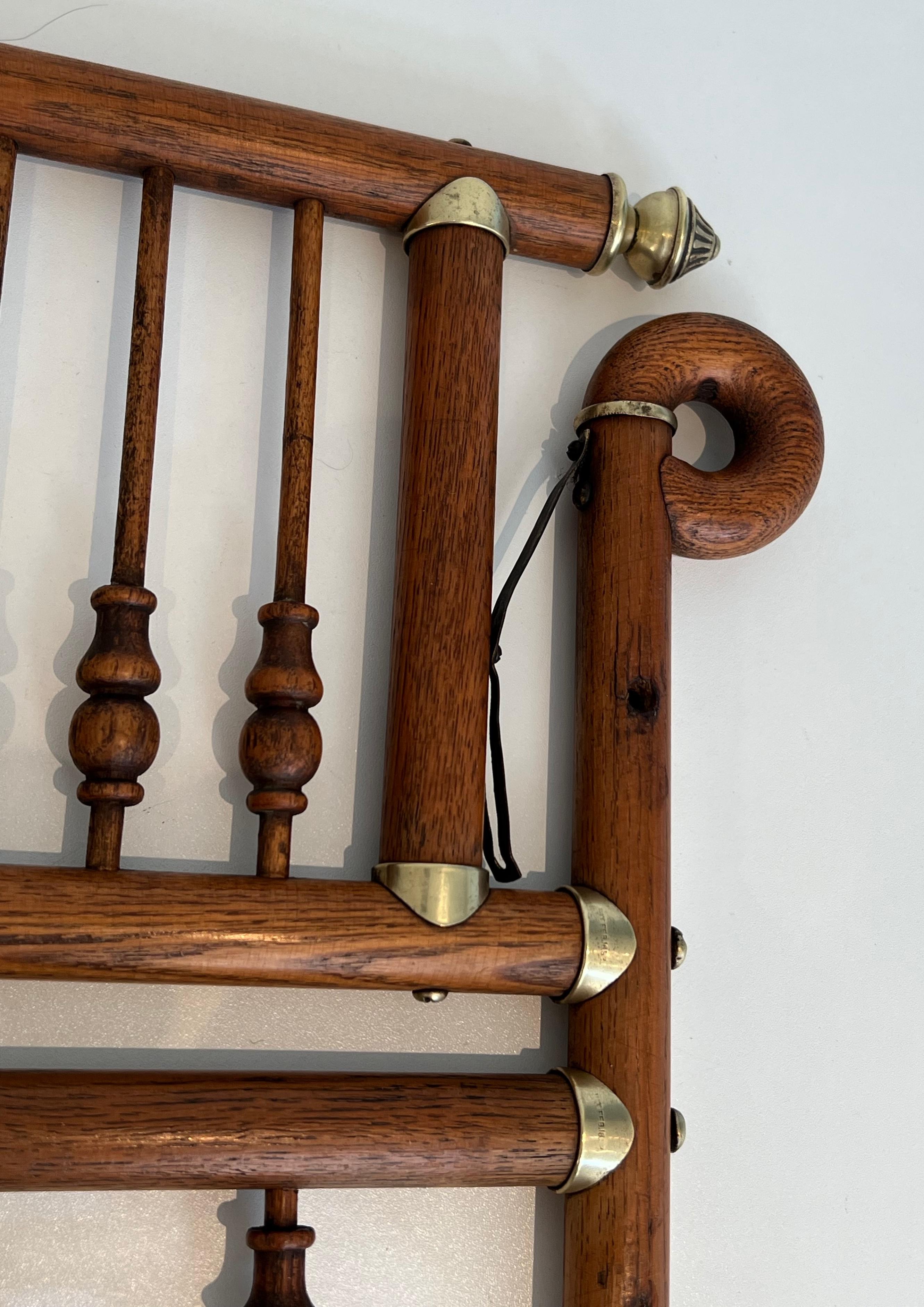 Ottone Appendiabiti da parete in legno e ottone curvato in vendita
