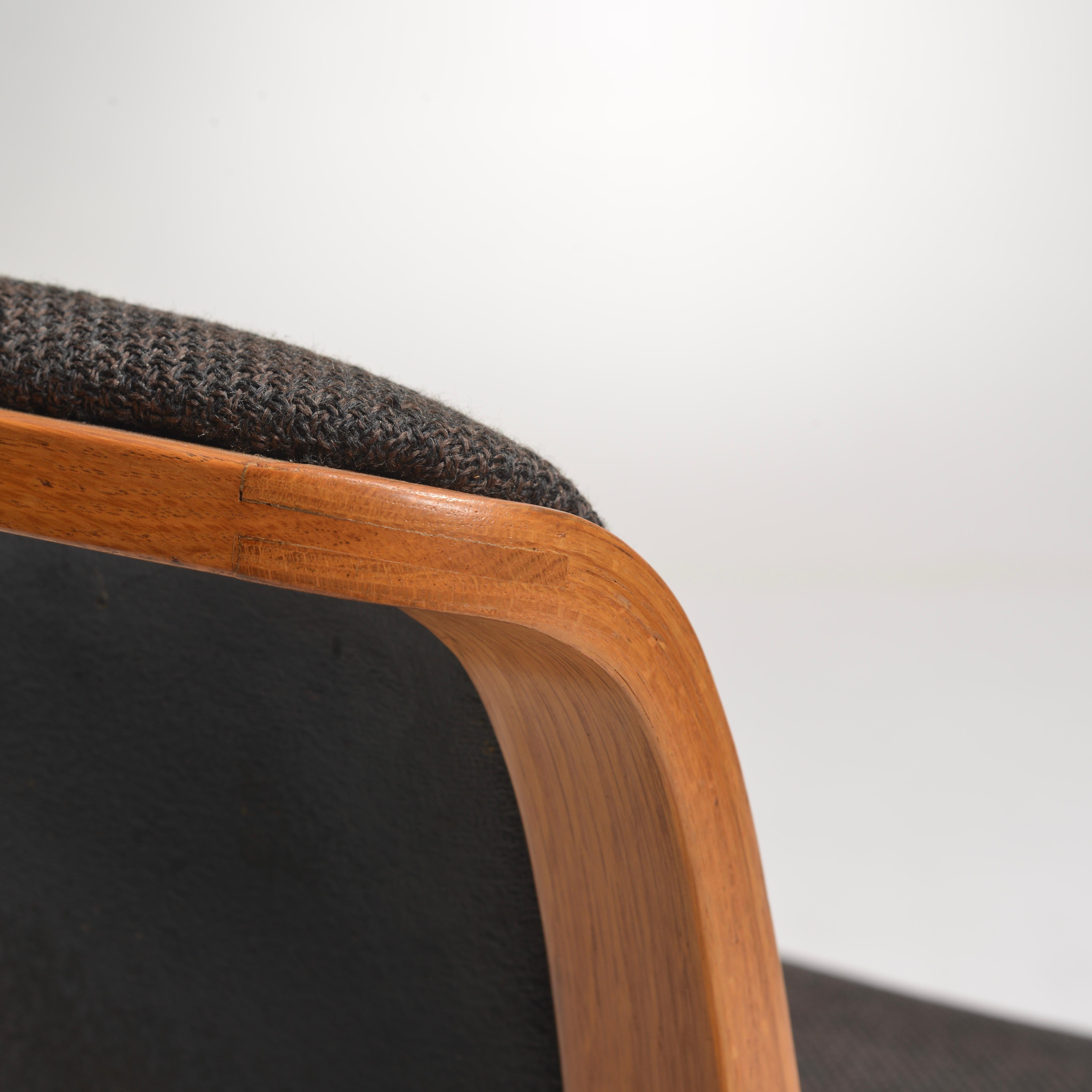 Gepolsterte Esszimmerstühle aus gebogenem Holz von Bill Stephens für Knoll im Angebot 3