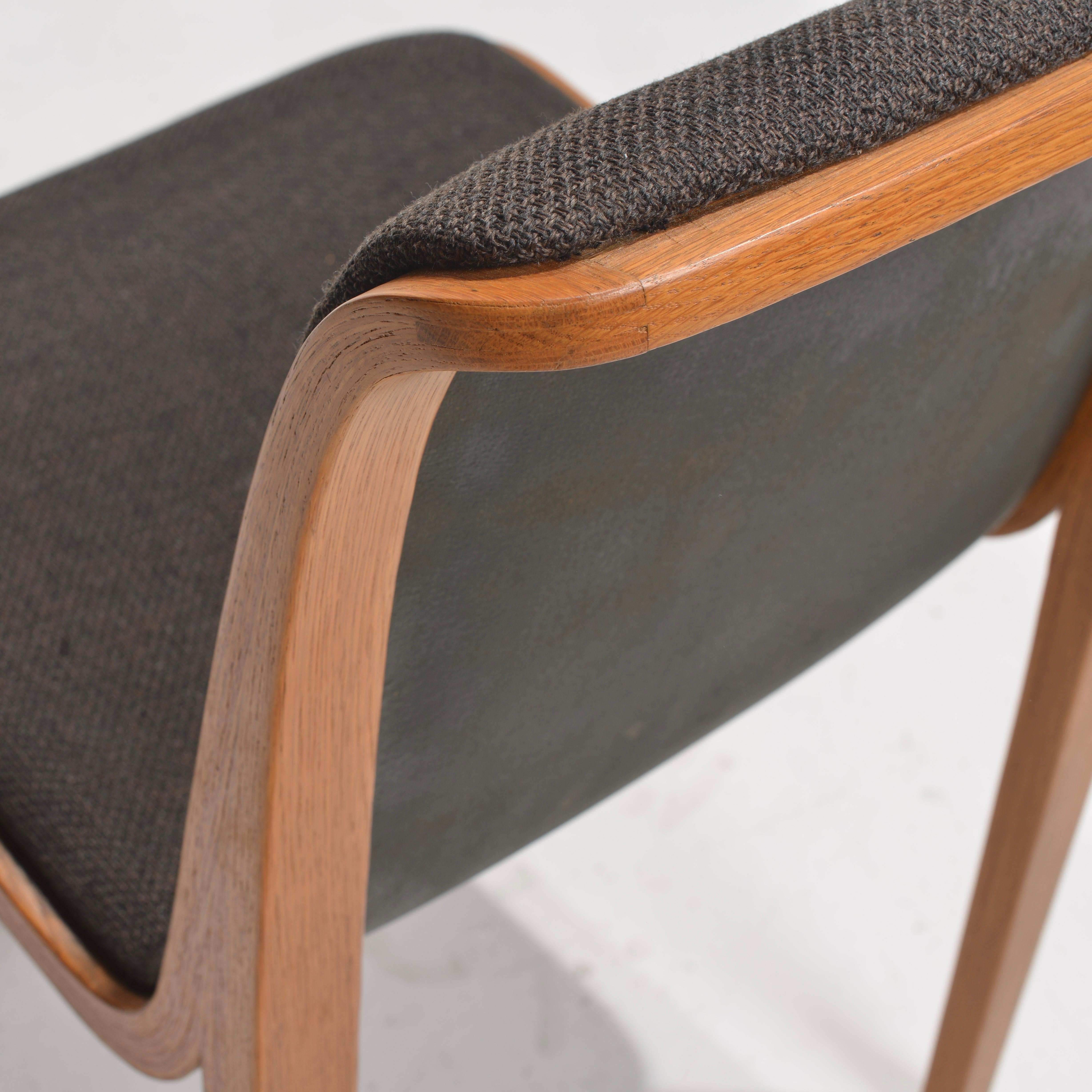Gepolsterte Esszimmerstühle aus gebogenem Holz von Bill Stephens für Knoll im Angebot 6