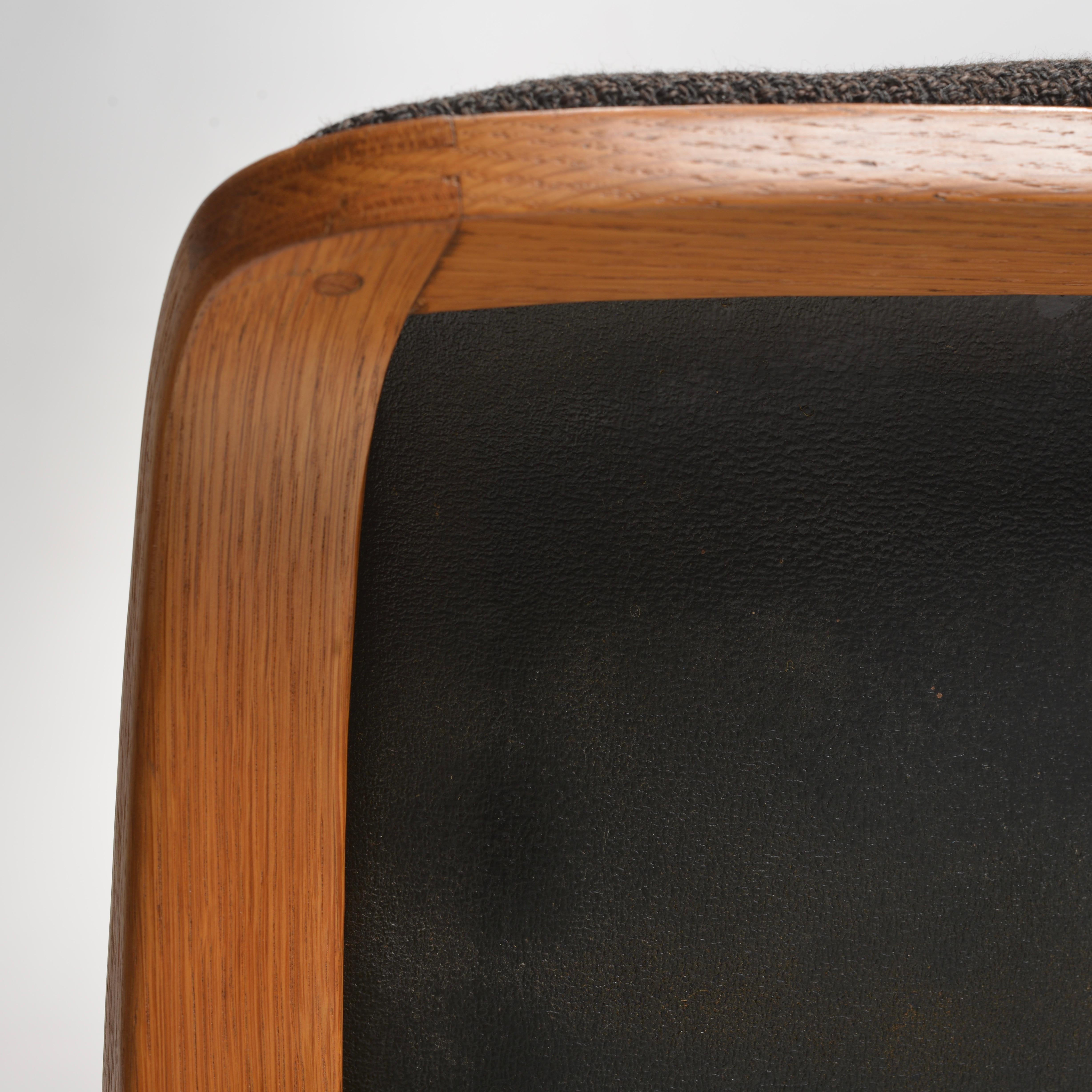 Gepolsterte Esszimmerstühle aus gebogenem Holz von Bill Stephens für Knoll im Angebot 7