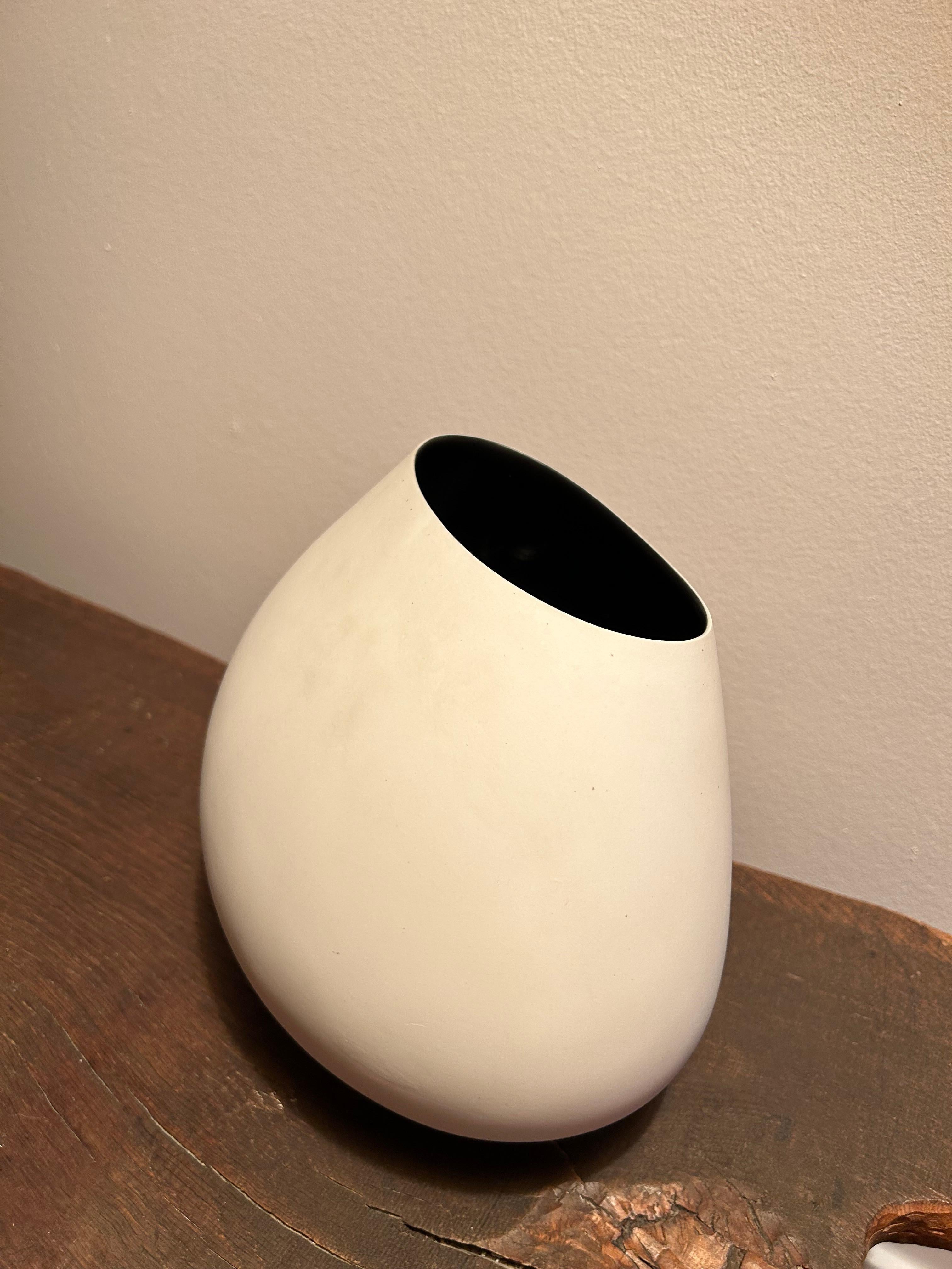 Scandinave moderne Vase de forme organique de Bente Hansen, 2001 en vente