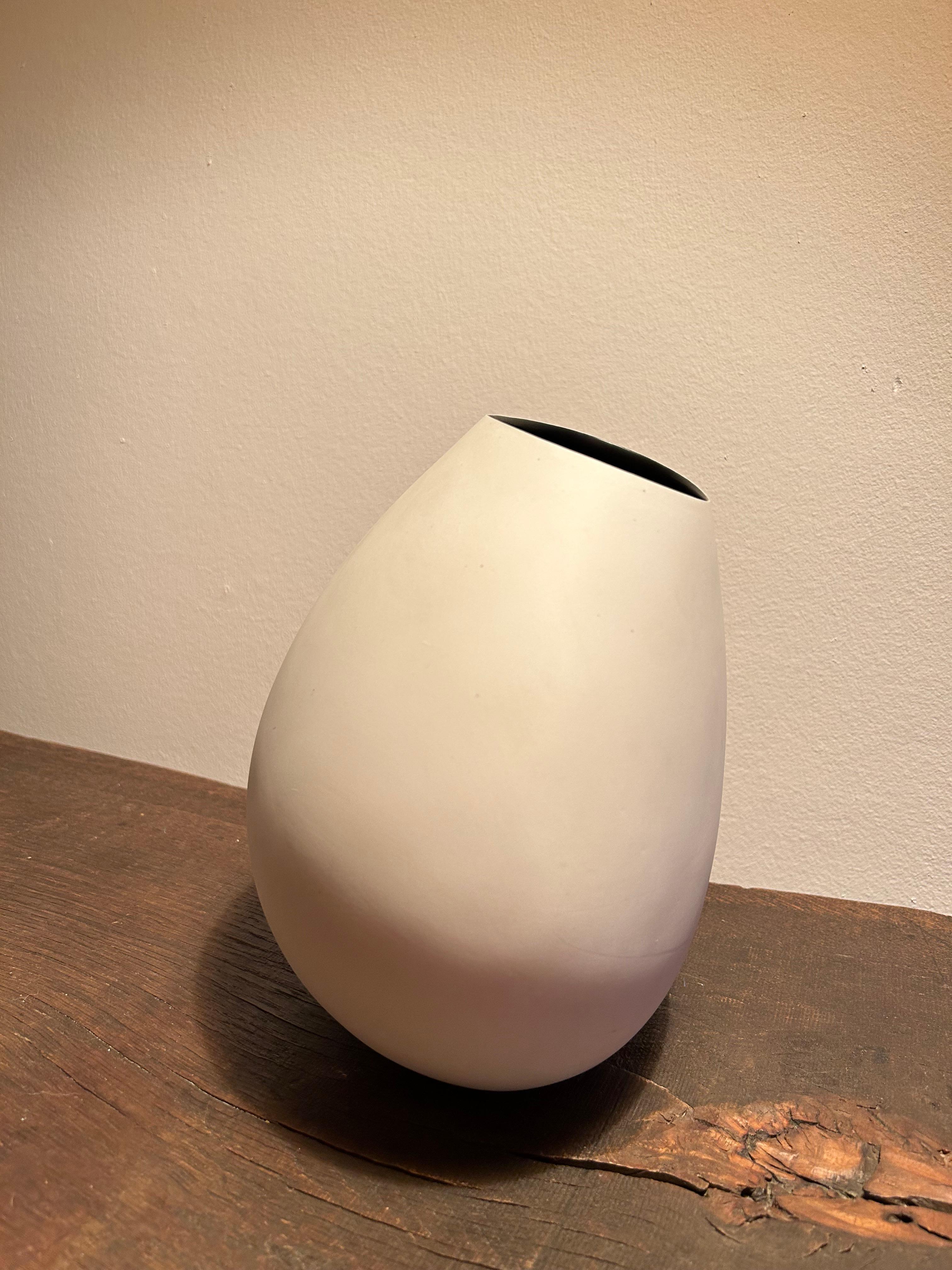 Vernissé Vase de forme organique de Bente Hansen, 2001 en vente