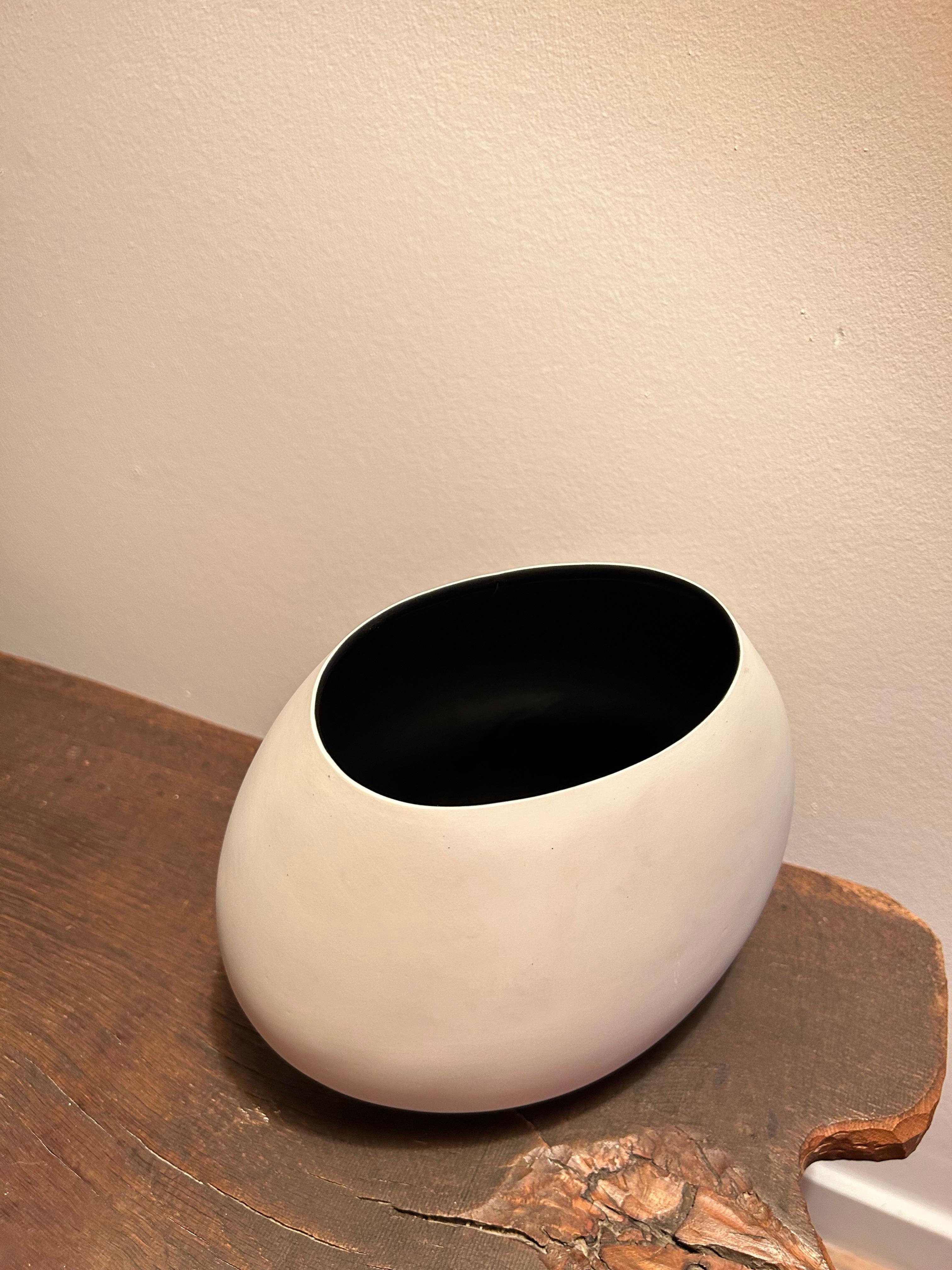 XXIe siècle et contemporain Vase de forme organique de Bente Hansen, 2001 en vente