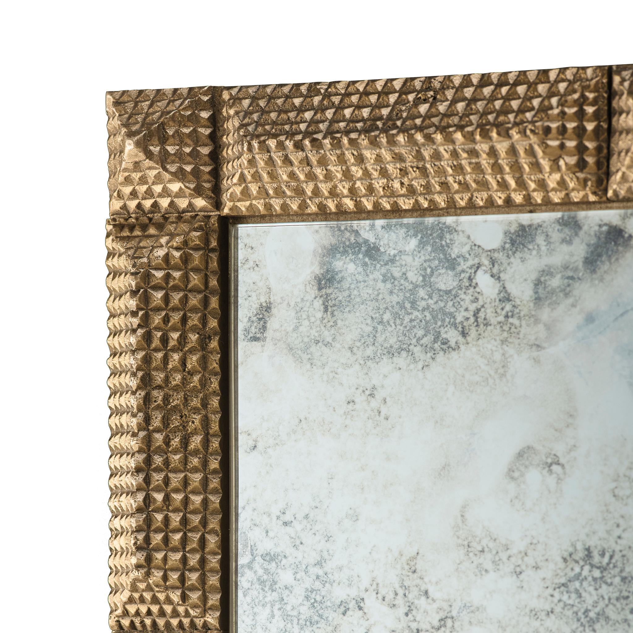 The BENTON MIRROR is not merely a reflective surface; it's an eloquent articulation of the dynamic spirit of cast bronze, a tribute to the tradition of tramp art. Echoing the meticulous handwork of this timeless craft, this mirror breathes life into