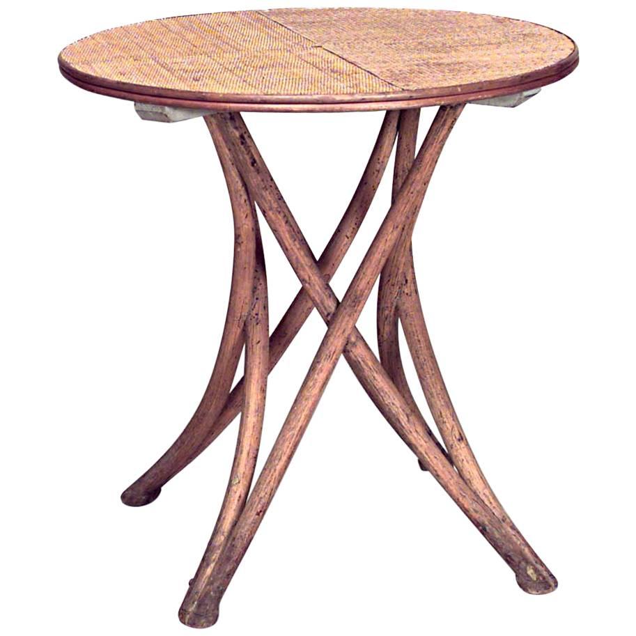 Table en bois cintré à feuilles dénudées√© en vente