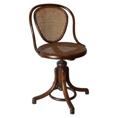 Chaise de bureau ou de piano en bois courbé et en rotin