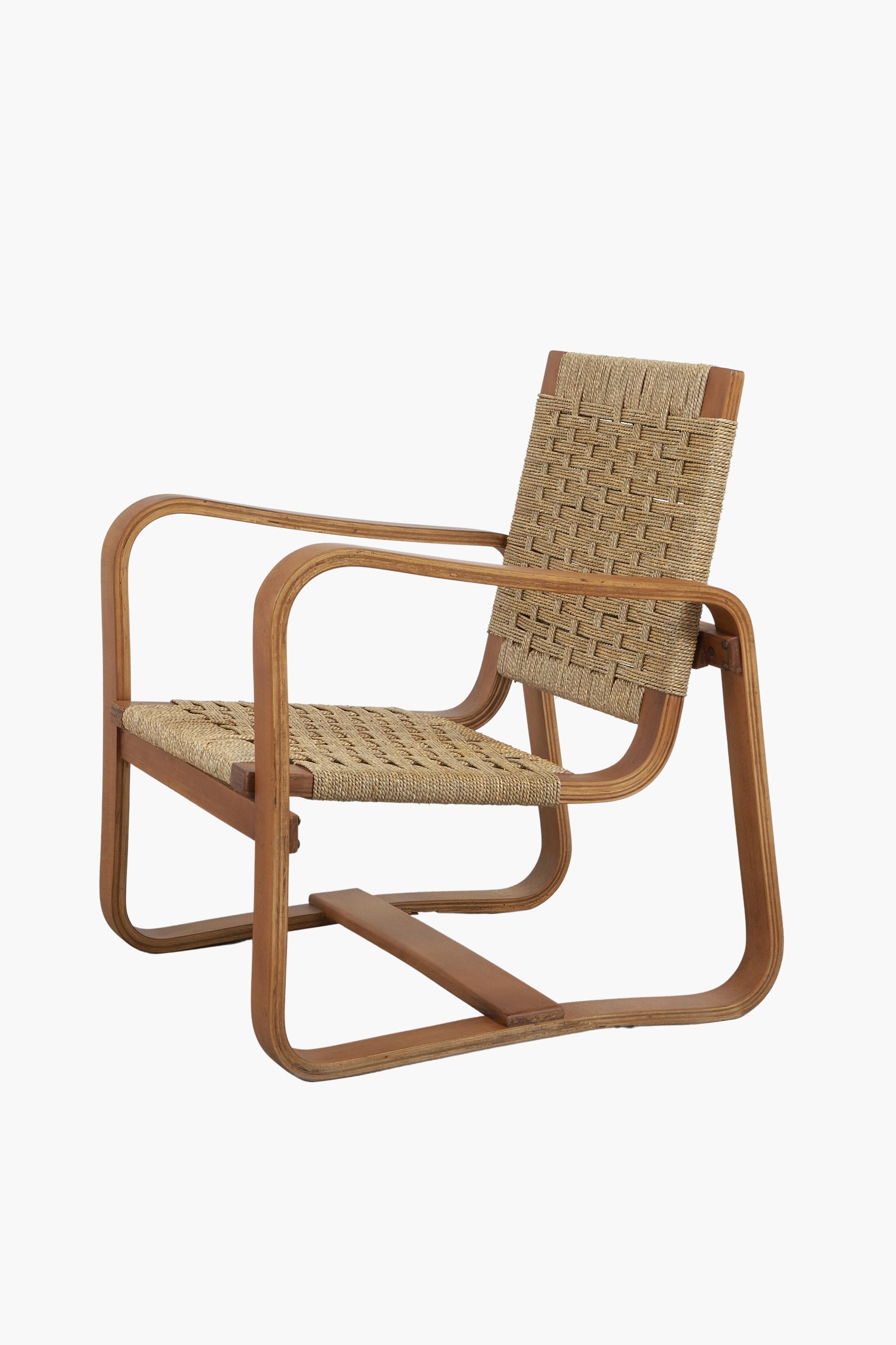 BBentwood armchair designed by Giuseppe Pagano Pogatschnig & Gino Maggioni for the Bocconi University, 1942.

Curved laminated wood and woven rope. Original woven rope is in excellent condition.

Published: Domus 170 (February 1942), cover & p.