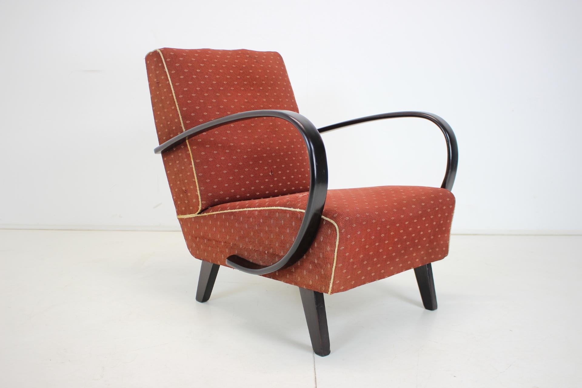 Made in Czechoslovakia
Made of fabric, wood
Upholstery has signs of use 
Suitable for reupholstery
Wooden parts in good condition
Original condition.