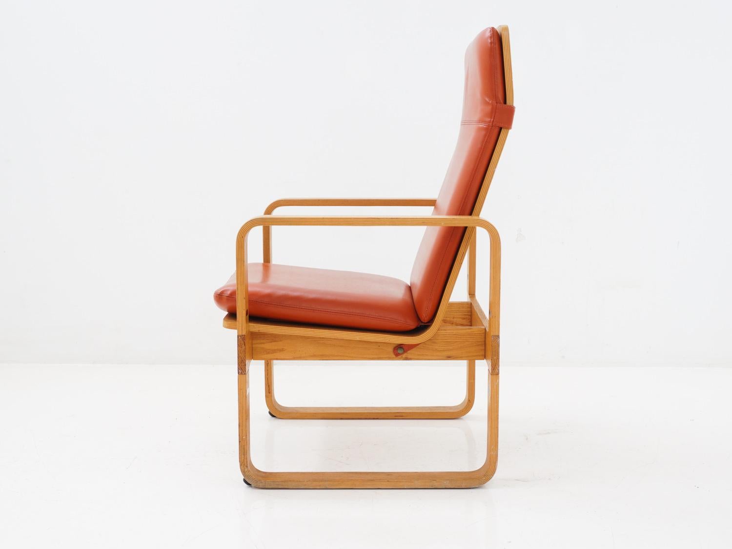 The Bentwood Armchair by Thonet, a classic design from 1983, combines elegance and comfort with its curved wooden frame and timeless appeal. A perfect blend of craftsmanship and style, it's a chair that stands the test of time and invites you to sit