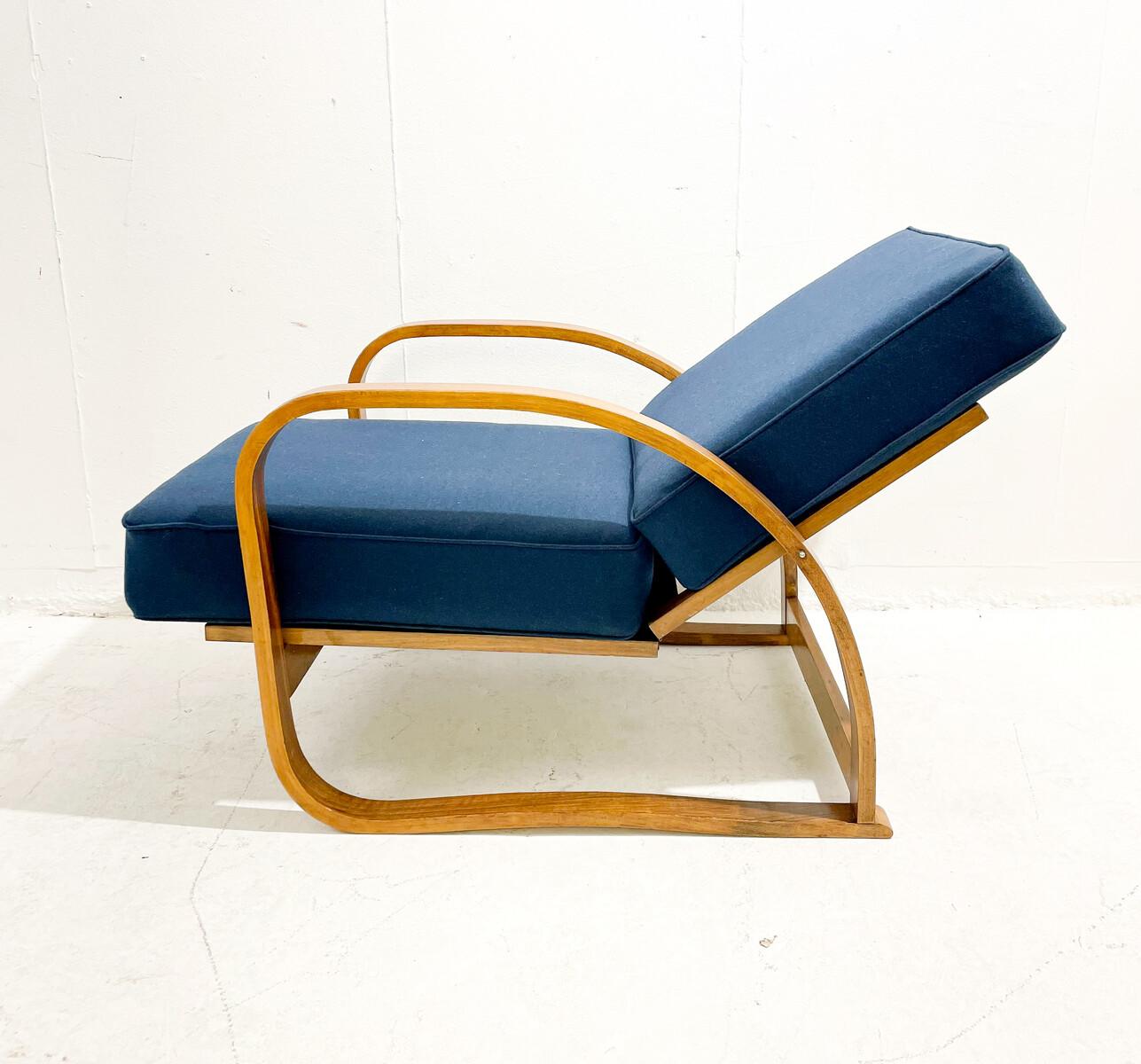 Bentwood Armchair, Jindrich Halabala with Adjustable Back, Czech Republic, 1940s In Good Condition For Sale In Brussels, BE