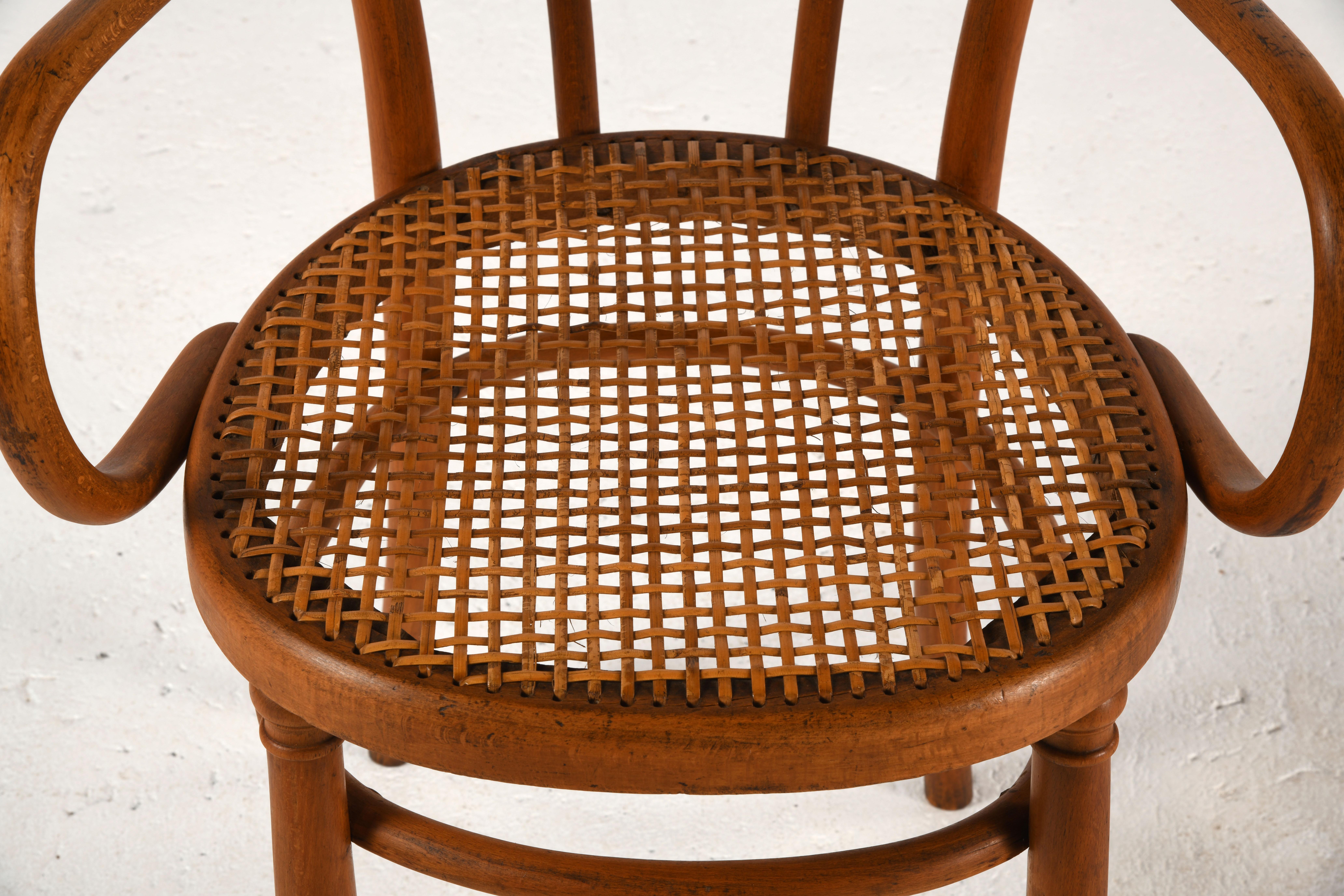 Bentwood armchair produced by the Fischel company between 1890 and 1910 In Good Condition For Sale In SAINT-YRIEIX-SUR-CHARENTE, FR